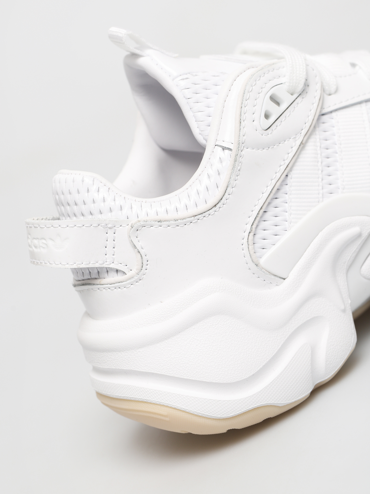 Buty adidas Originals Magmur Runner Wmn (ftwr white/ftwr white/core black)