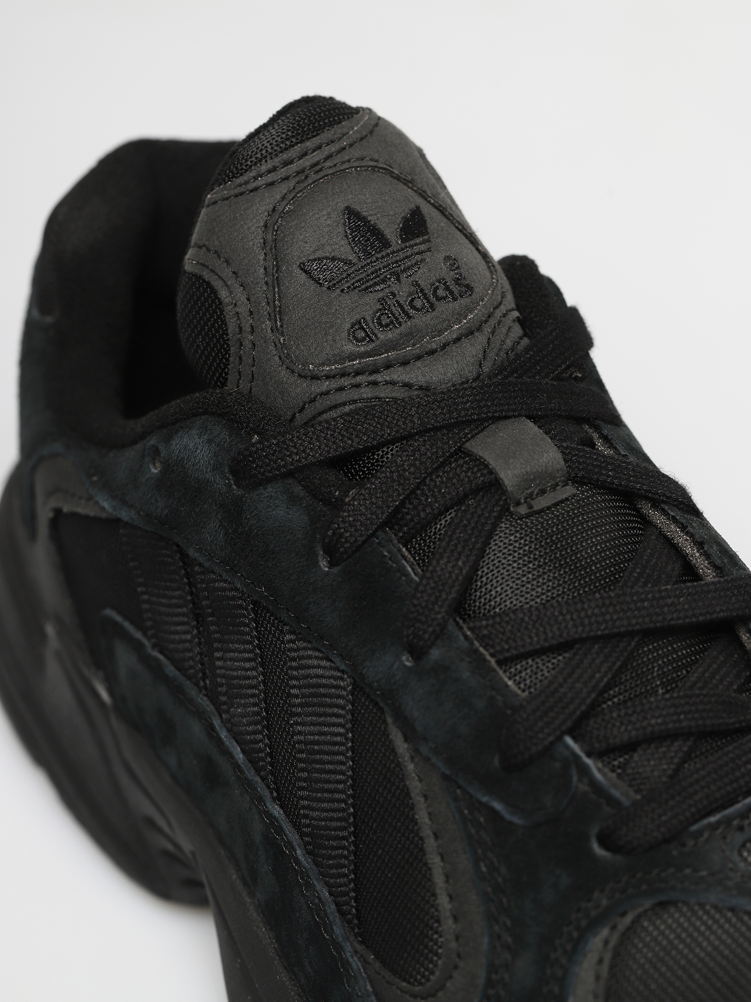 Buty adidas Originals Yung 1 (cblack/cblack/carbon)