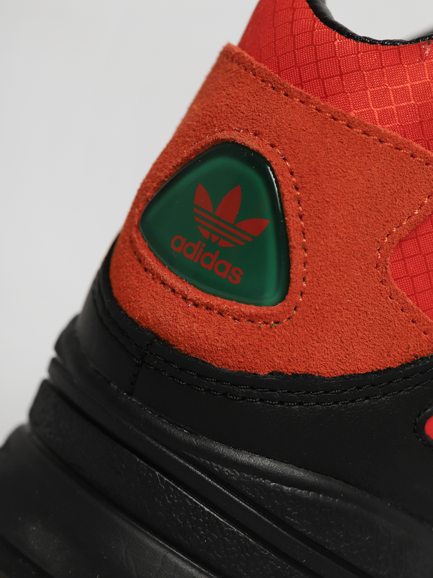 Buty adidas Originals Yung 96 Trail (cblack/trgrme/flaora)