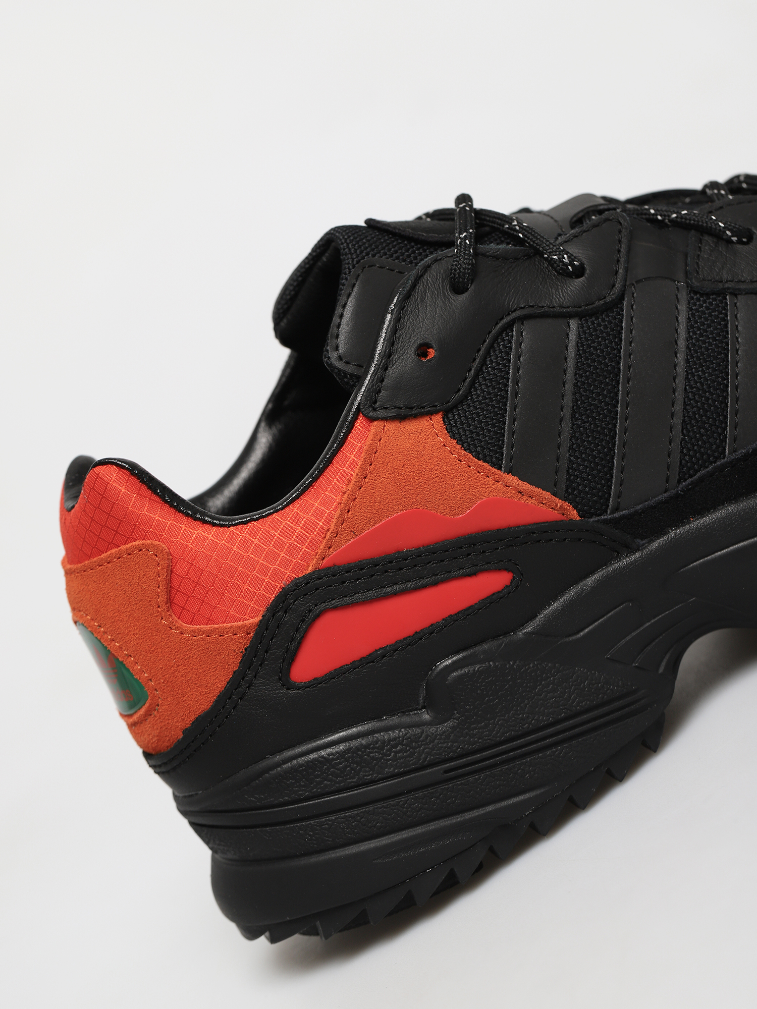 Buty adidas Originals Yung 96 Trail (cblack/trgrme/flaora)