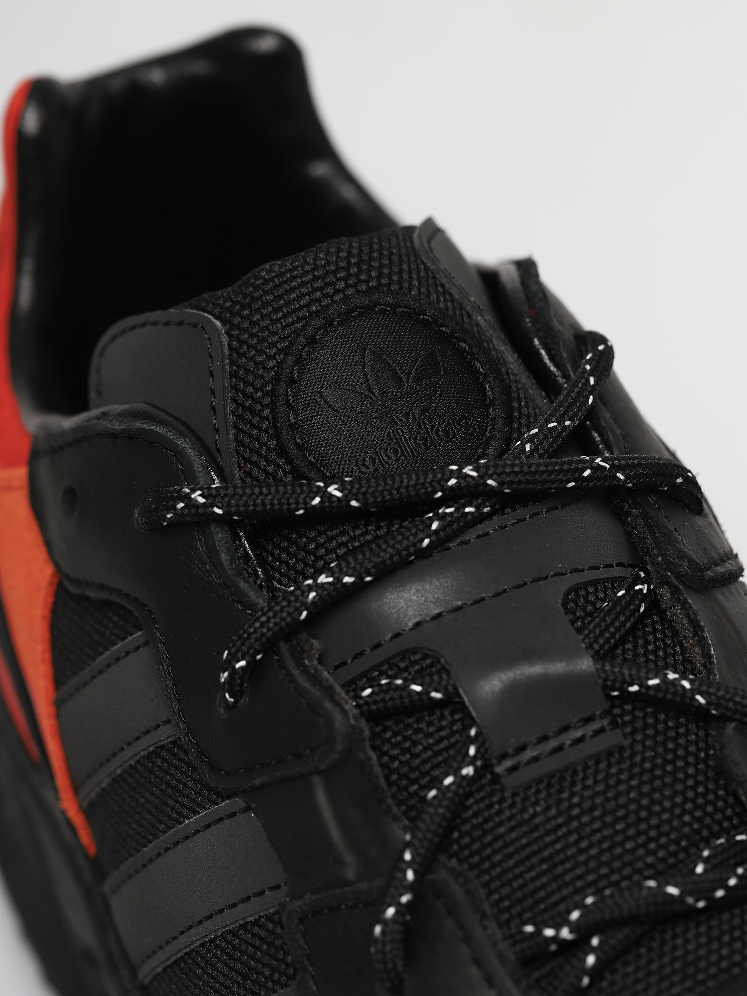 Buty adidas Originals Yung 96 Trail (cblack/trgrme/flaora)