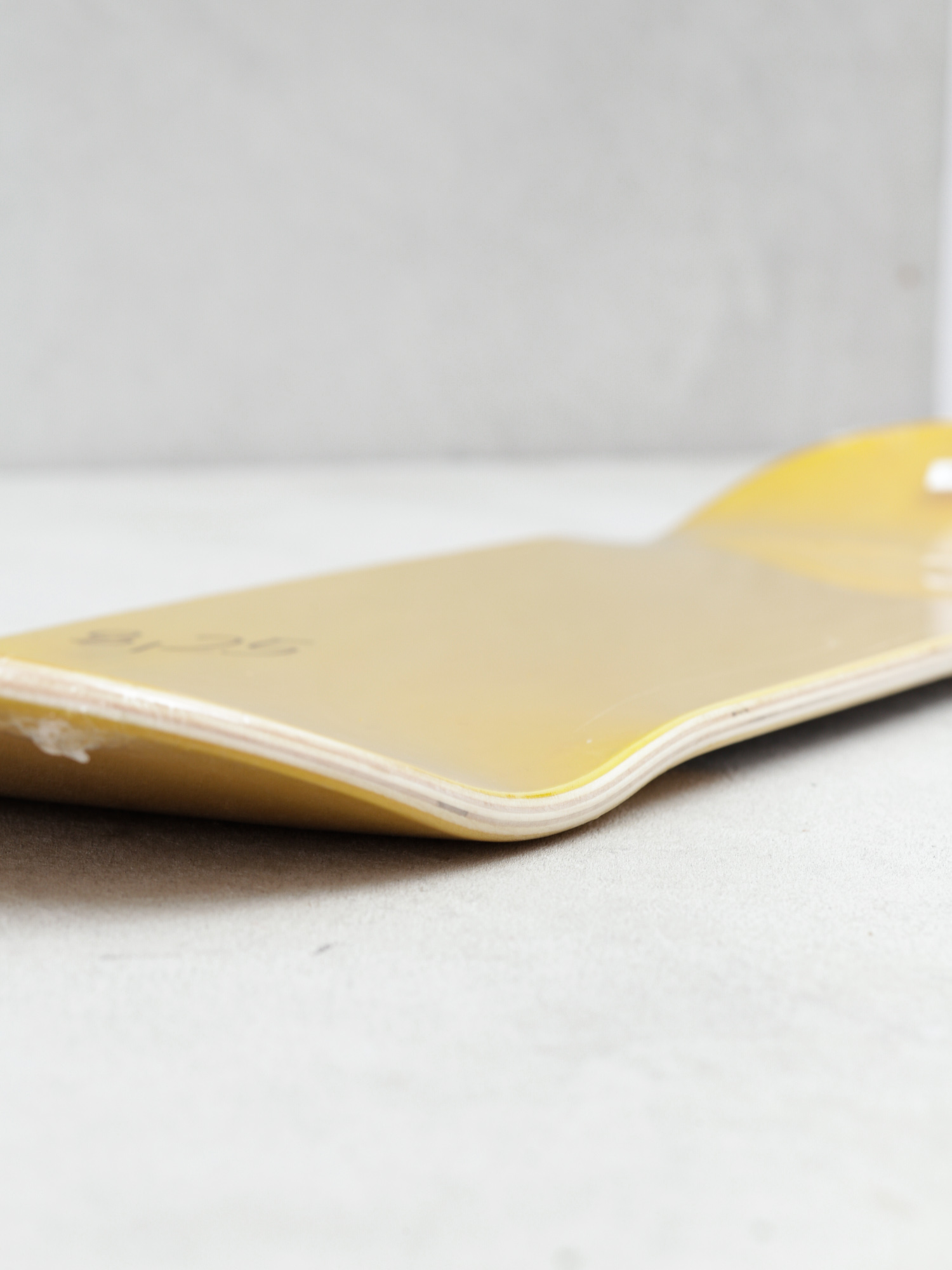 Deck Youth Skateboards Tell Lie Vision (yellow)