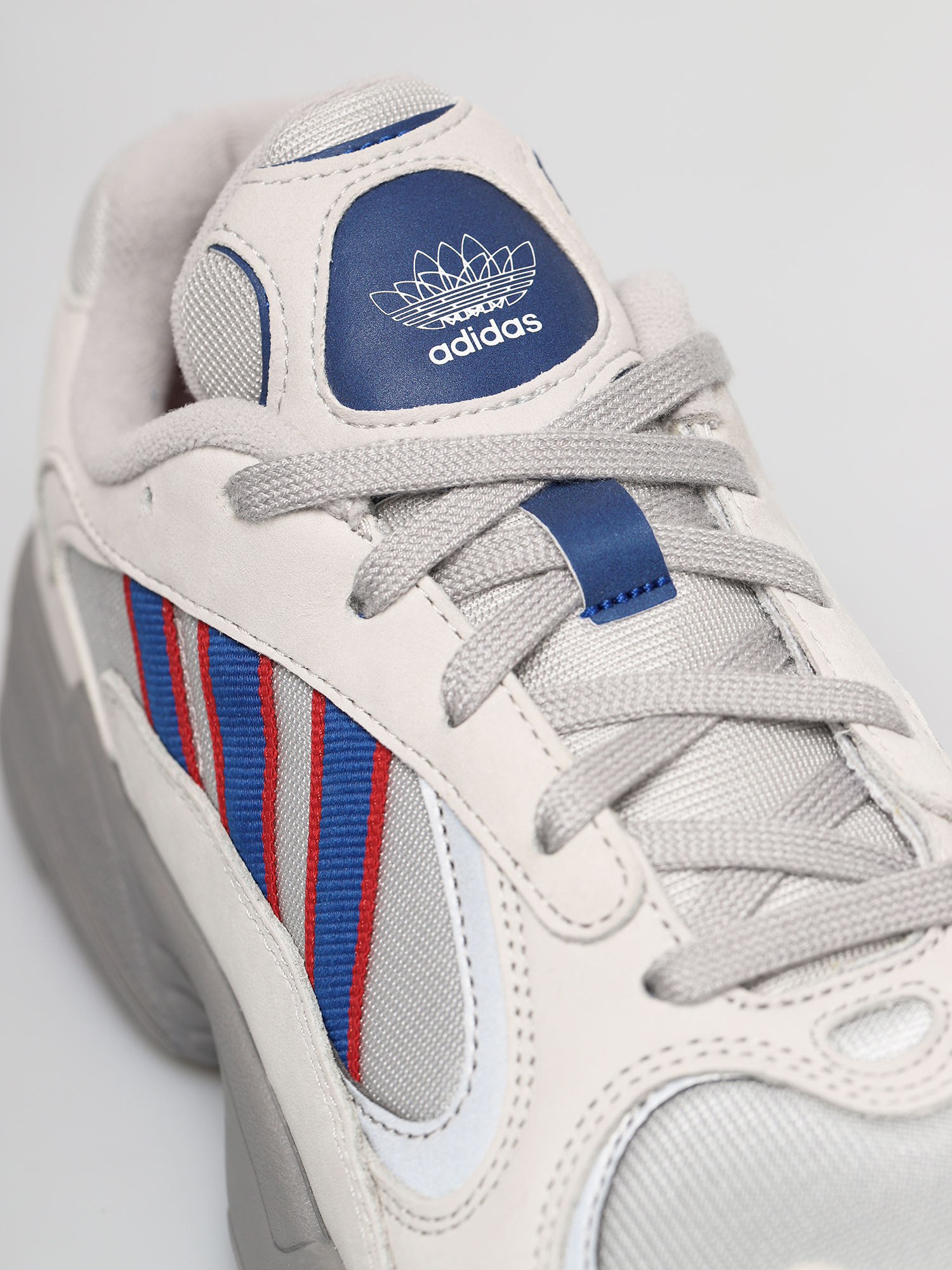 Buty adidas Originals Yung 1 (gretwo/croyal/scarle)