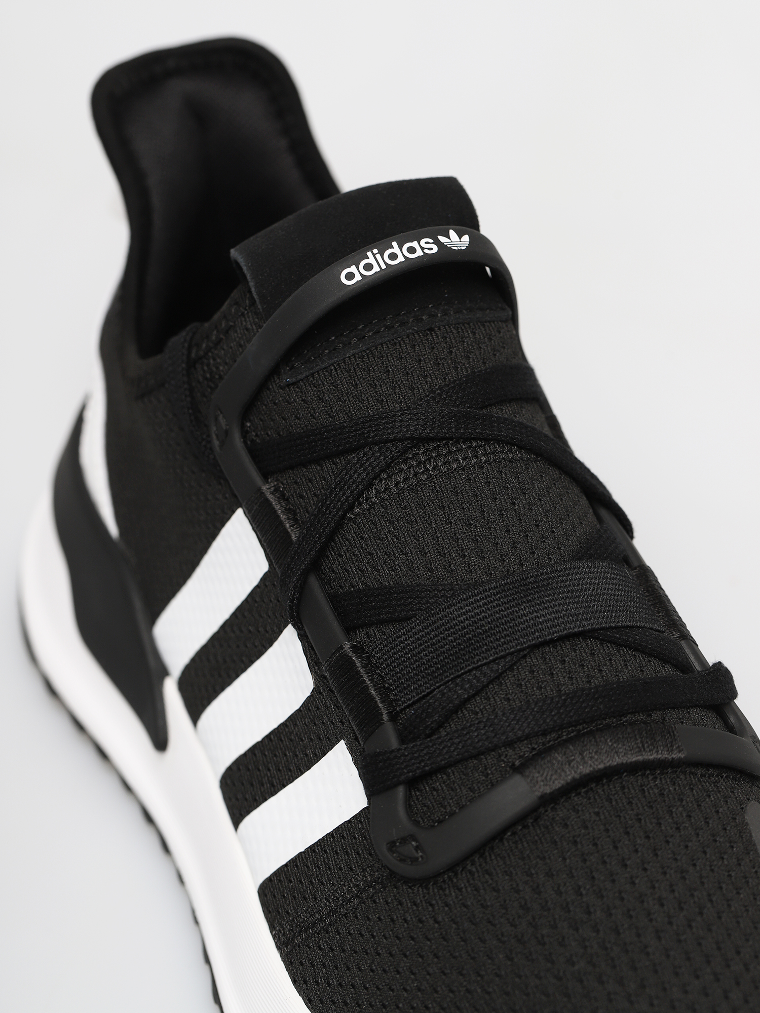 Buty adidas Originals U Path Run (cblack/ashgre/cblack)