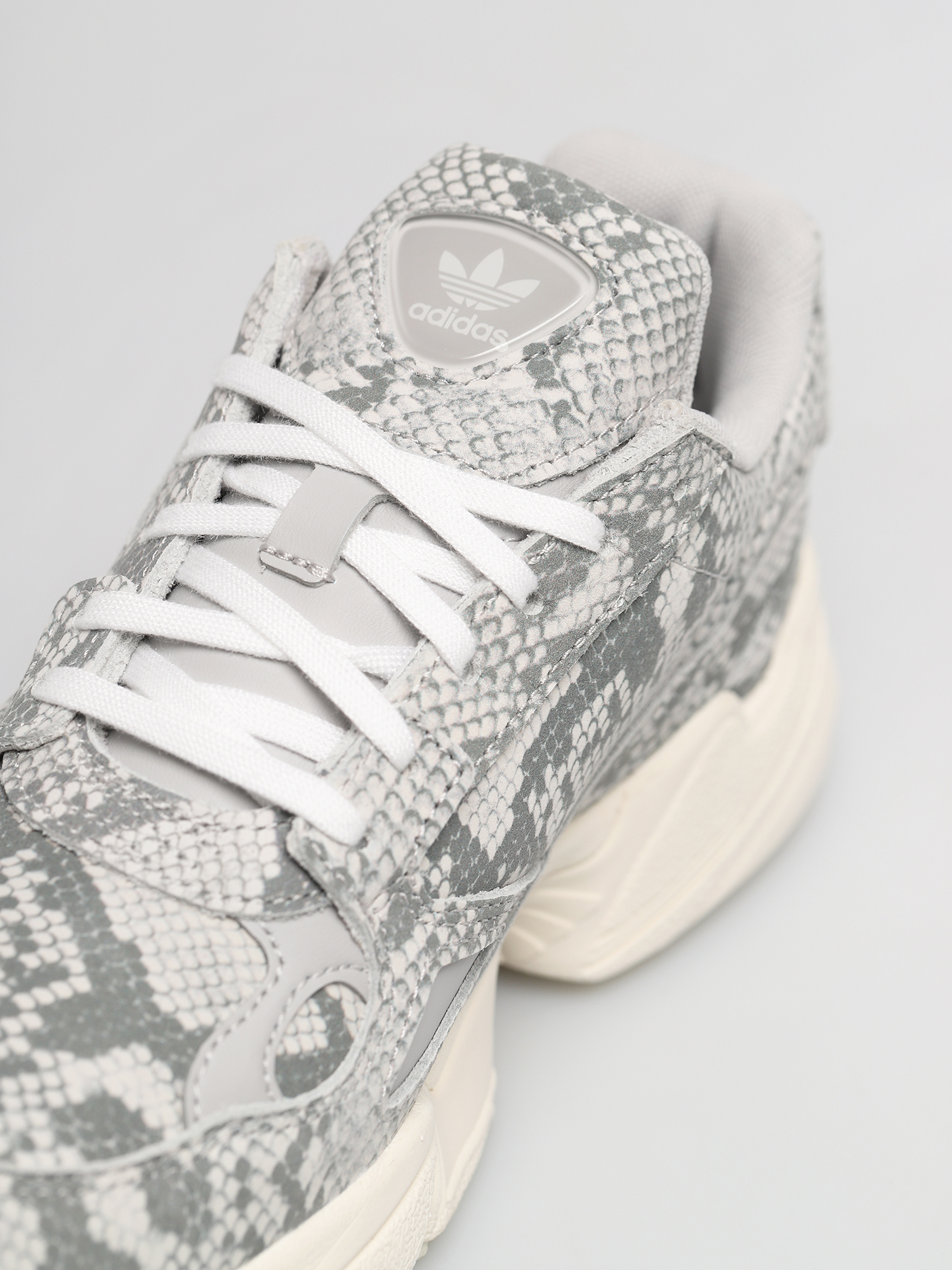 Buty adidas Originals Falcon Wmn (owhite/gretwo/ftwwht)