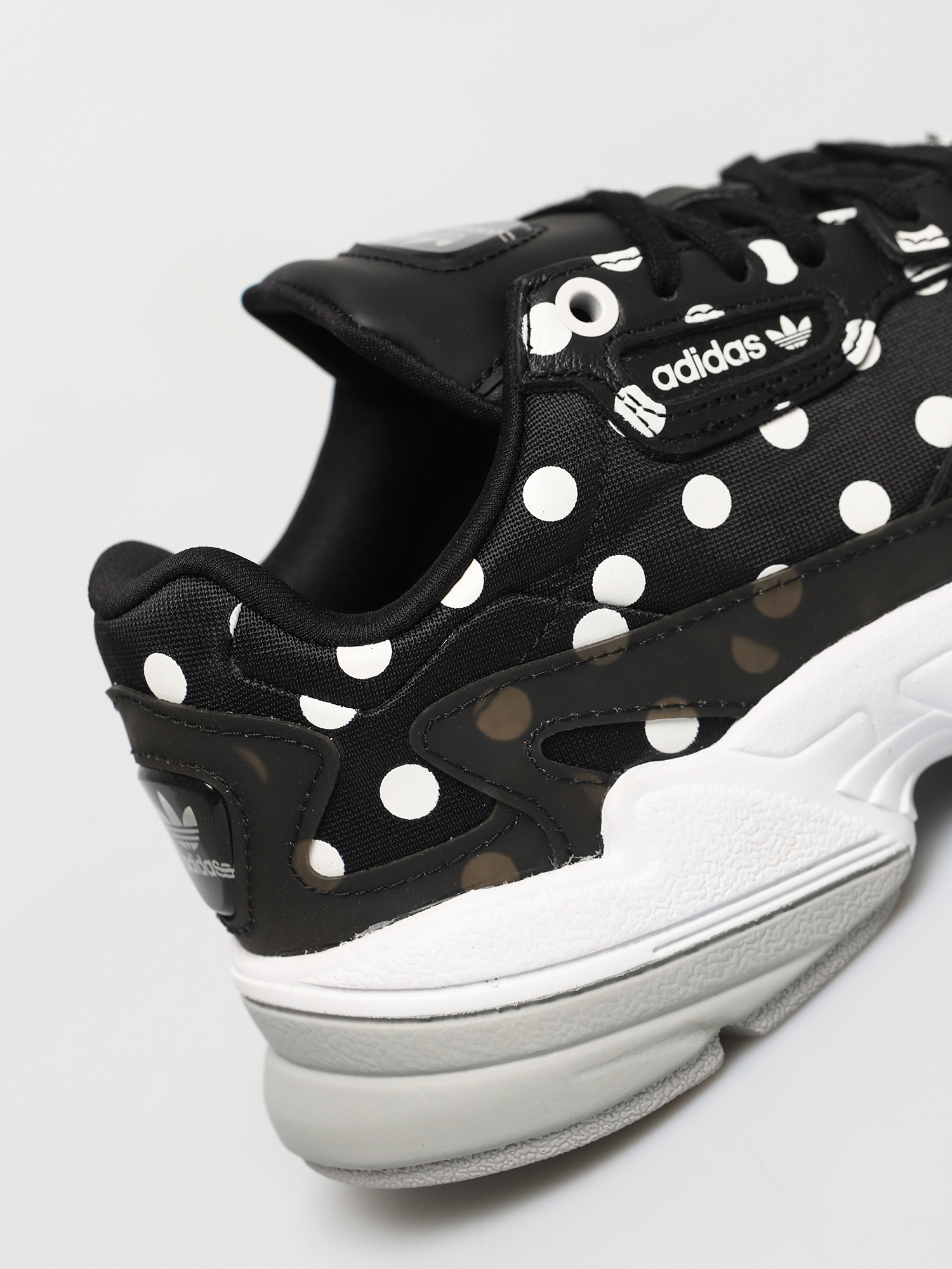 Buty adidas Originals Falcon Wmn (core black/crystal white/grey two)