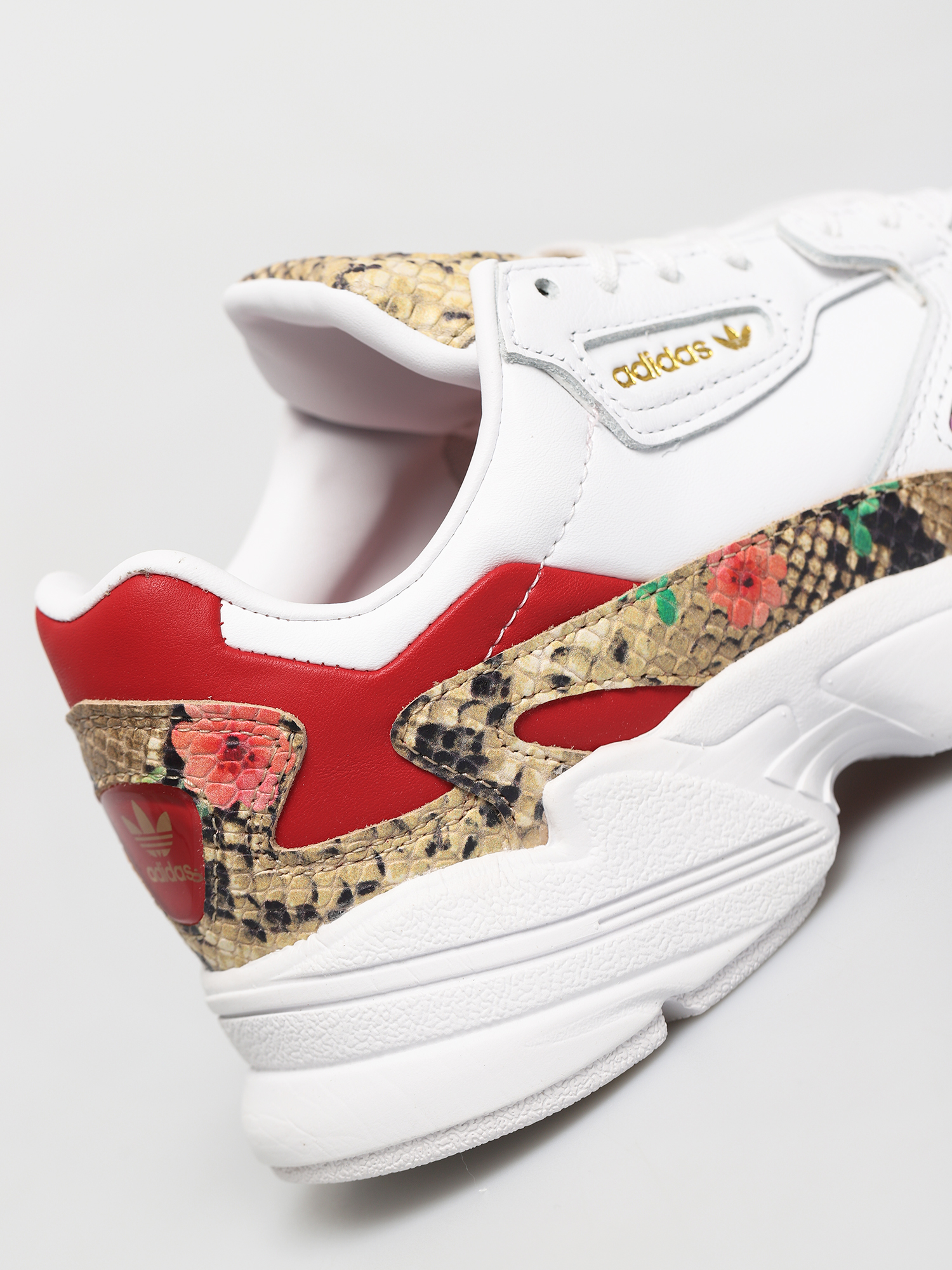 Buty adidas Originals Falcon Wmn (white/scarlet/gold met)