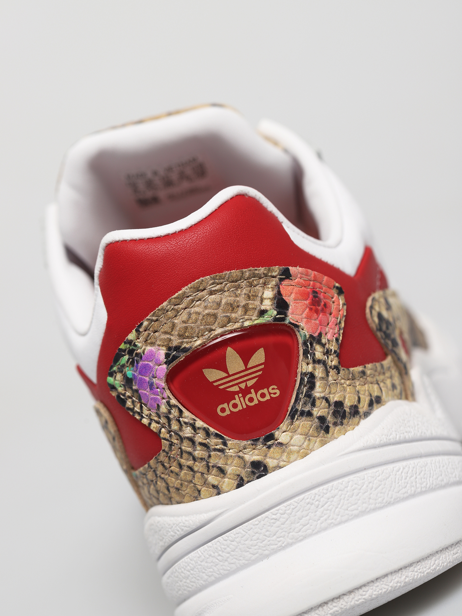 Buty adidas Originals Falcon Wmn (white/scarlet/gold met)