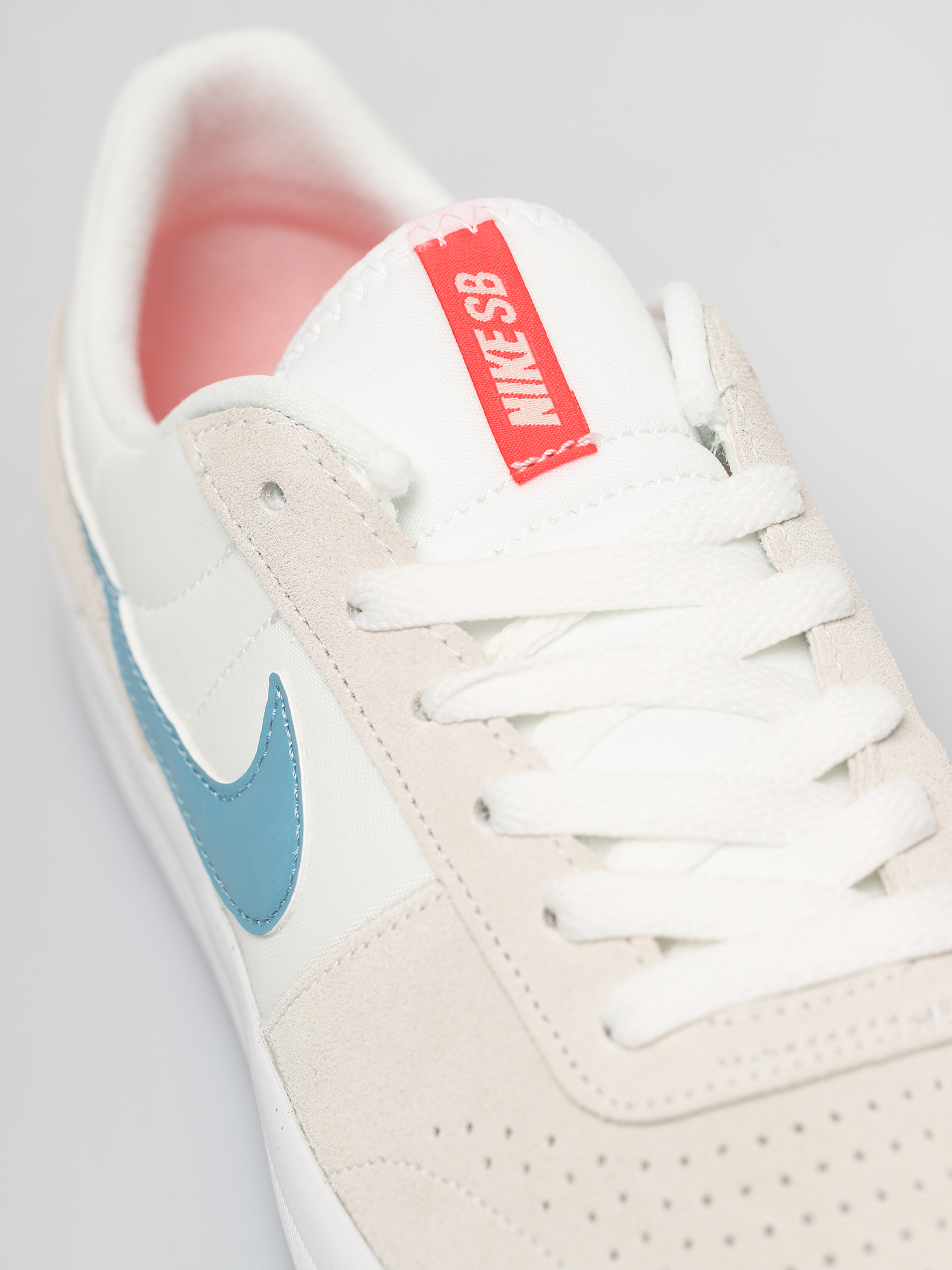 Buty Nike SB Team Classic (summit white/cerulean white)