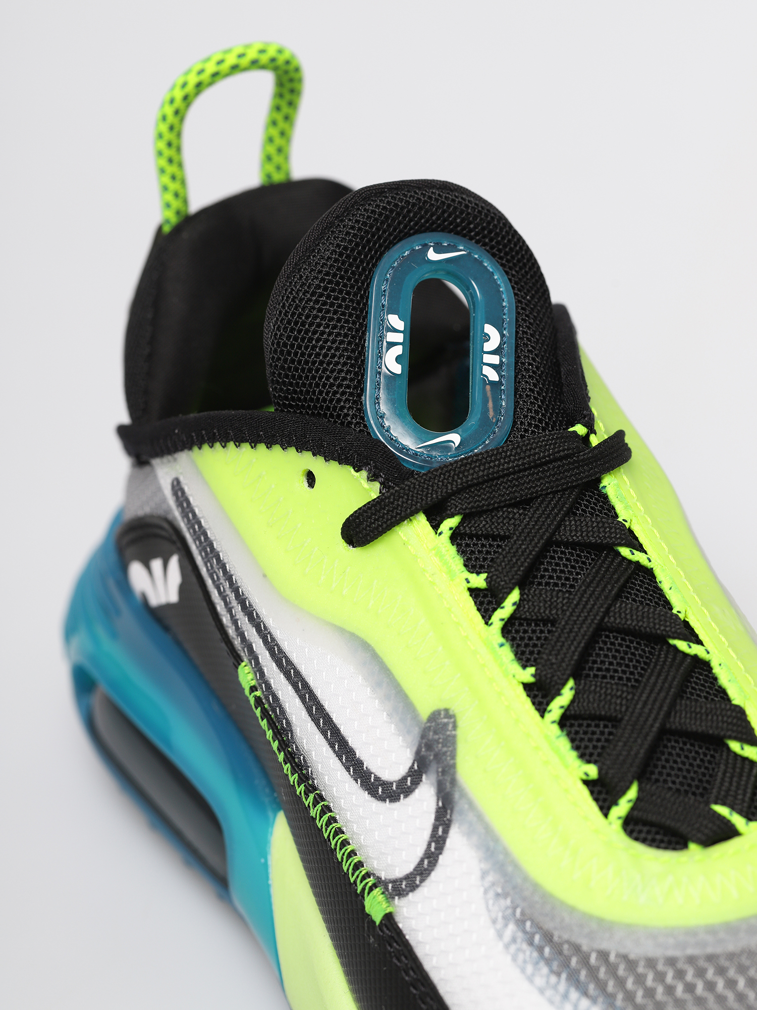 Buty Nike Air Max 2090 Wmn (white/black volt valerian blue)