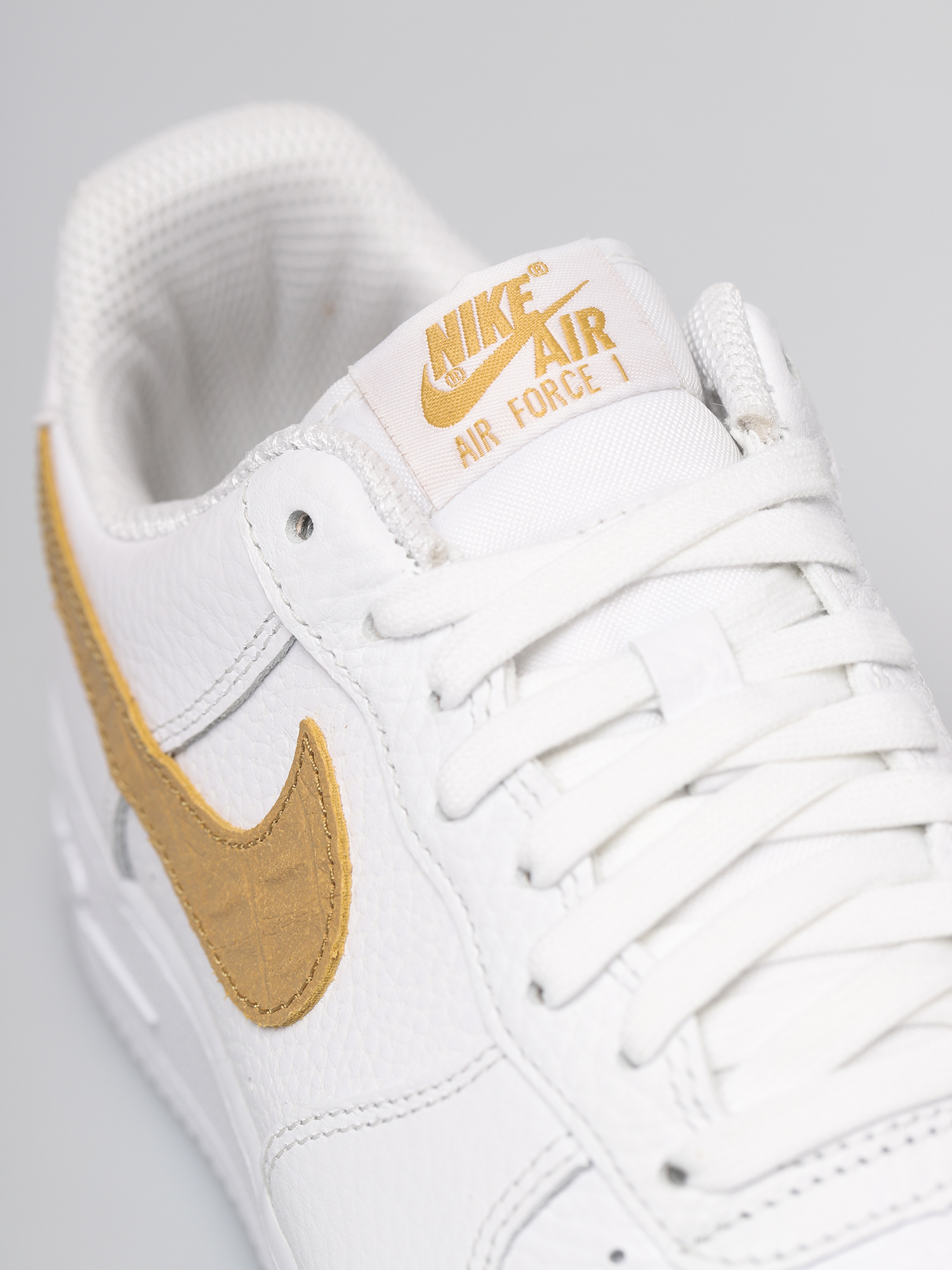 Buty Nike Air Force 1 Lv8 (white/club gold white)