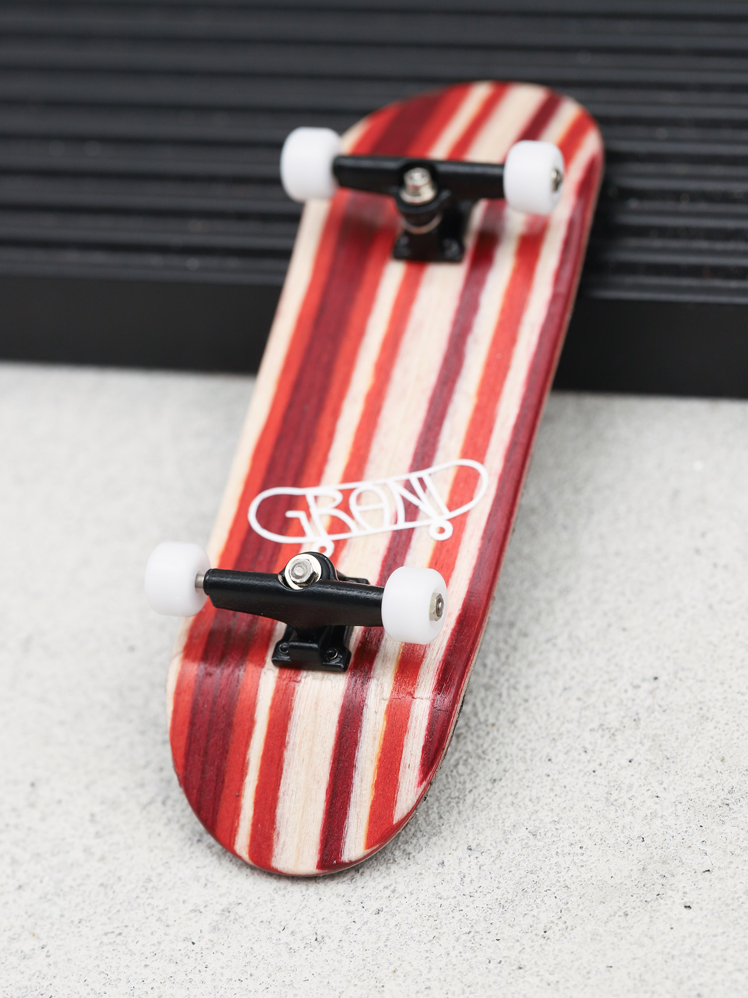 Fingerboard Grand Fingers Pro (burgundy/black/white)