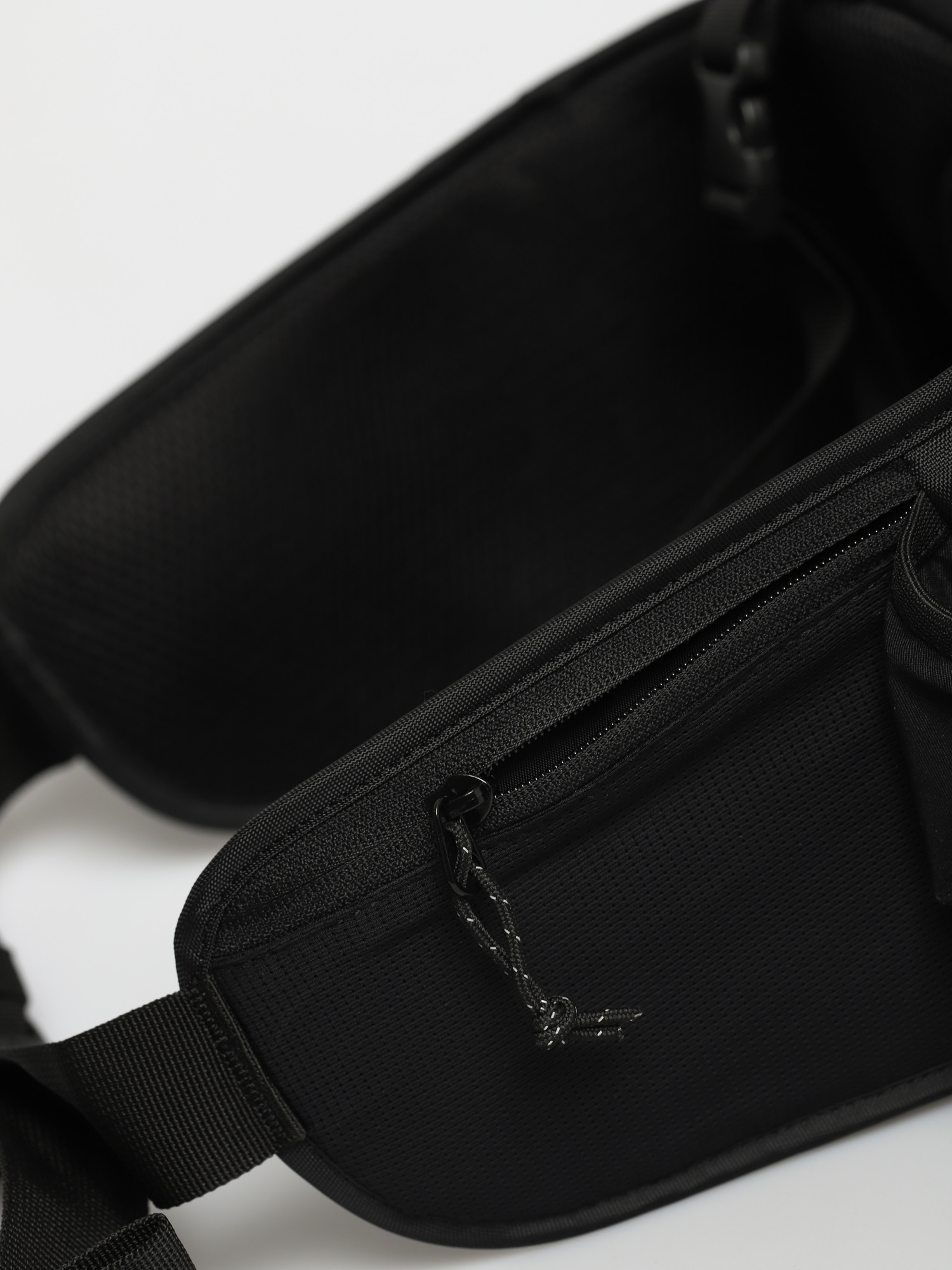 Nerka Salty Crew Rocks N Docks Hip Pack (black)