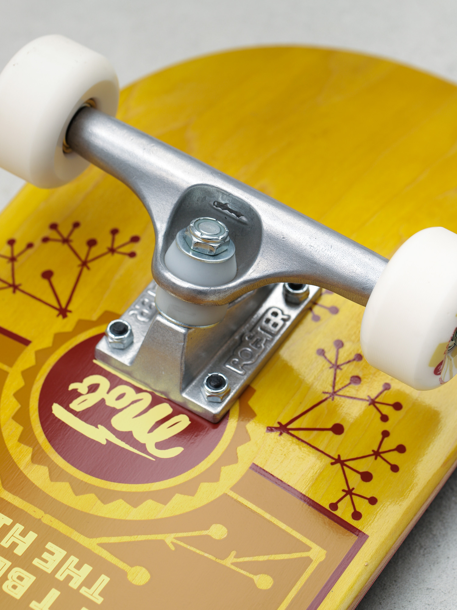 Deskorolka Mob Skateboards Bee (yellow)