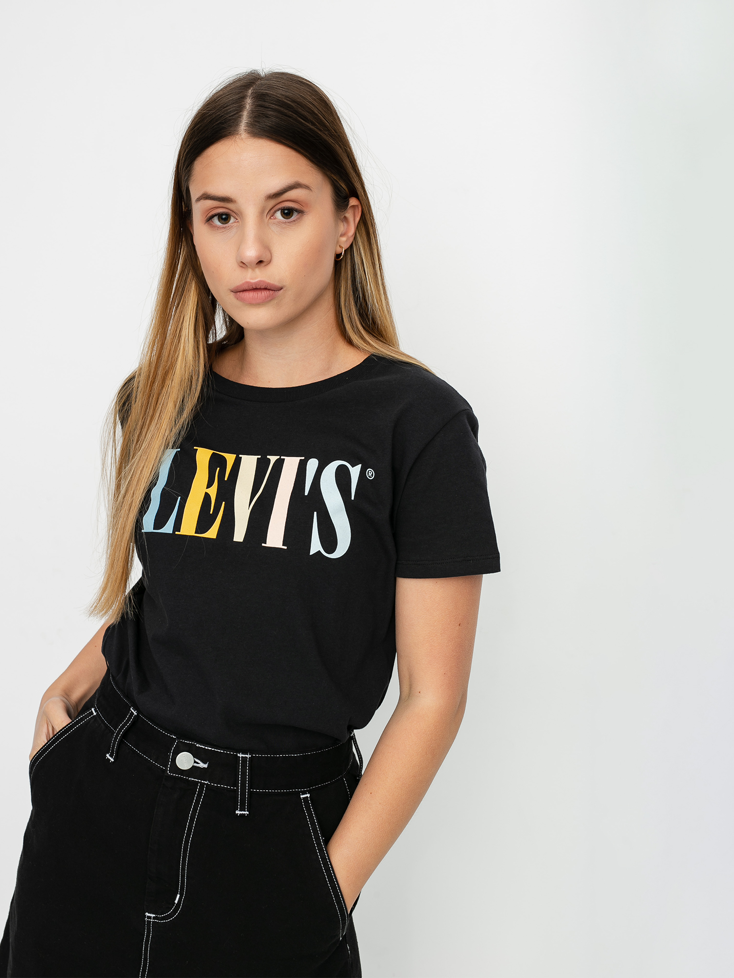 T-shirt Levi's® The Perfect 90S Serif Wmn (black)