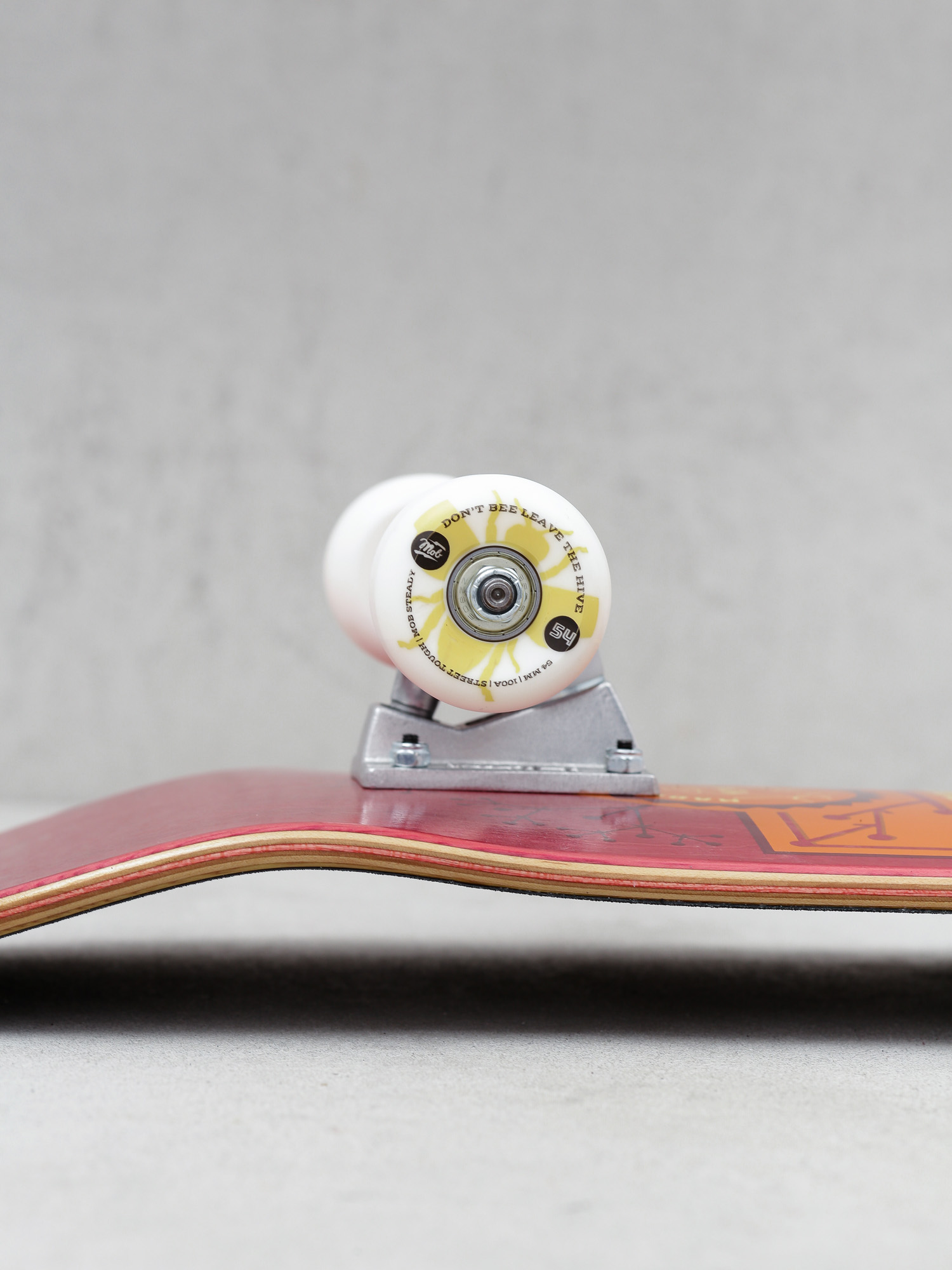 Deskorolka Mob Skateboards Bee (red)