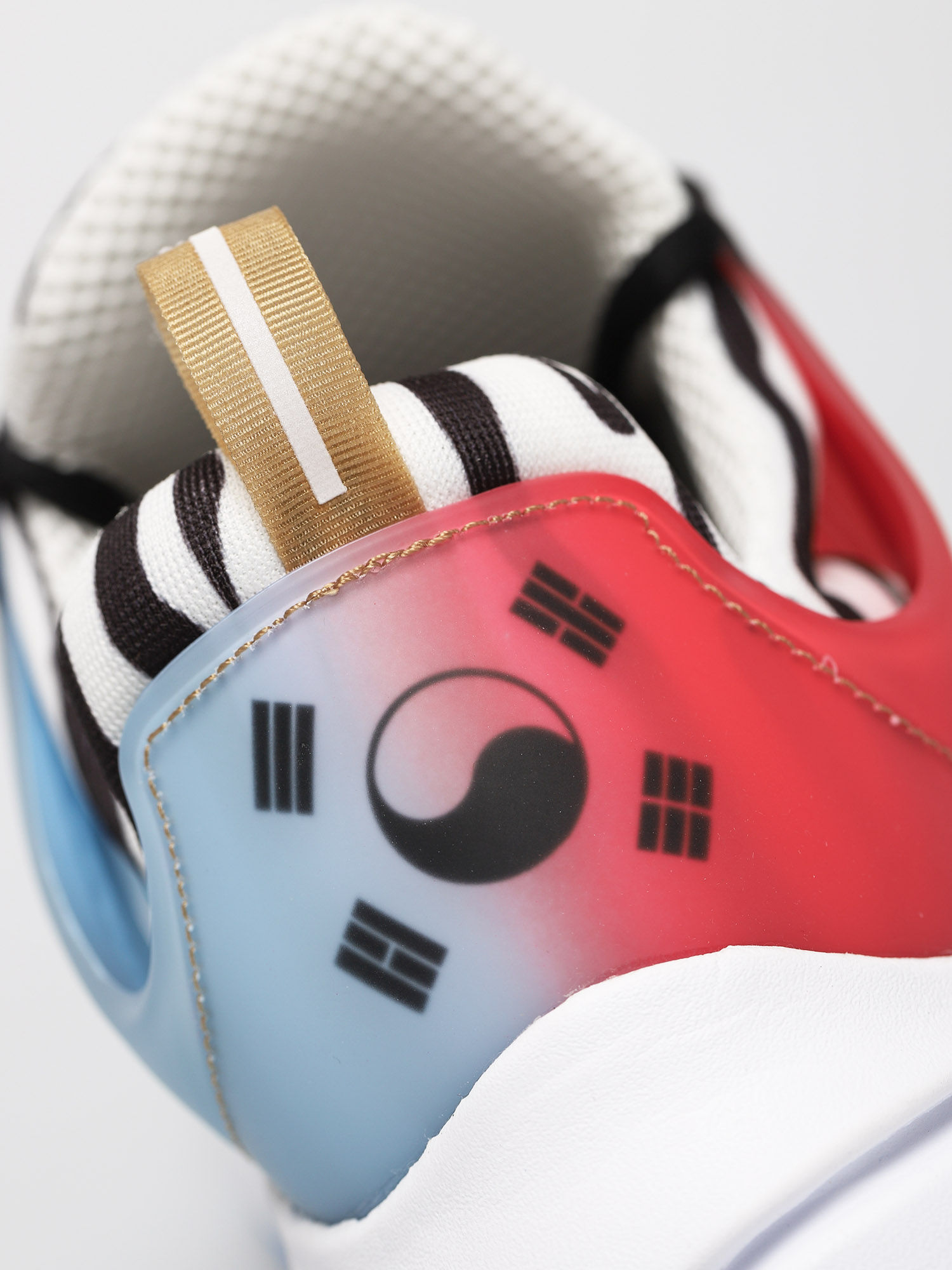 Buty Nike Air Presto (white/metallic gold black red orbit)