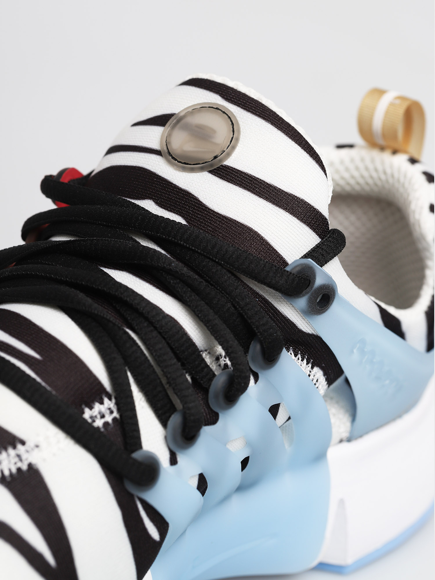 Buty Nike Air Presto (white/metallic gold black red orbit)