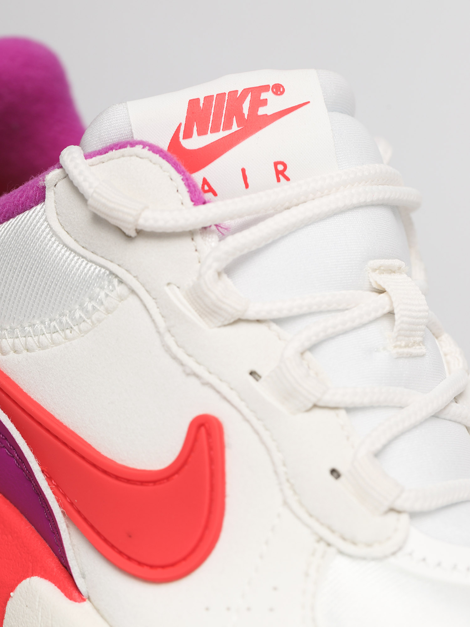 Buty Nike Air Max Verona Wmn (summit white/laser crimson sail magenta)