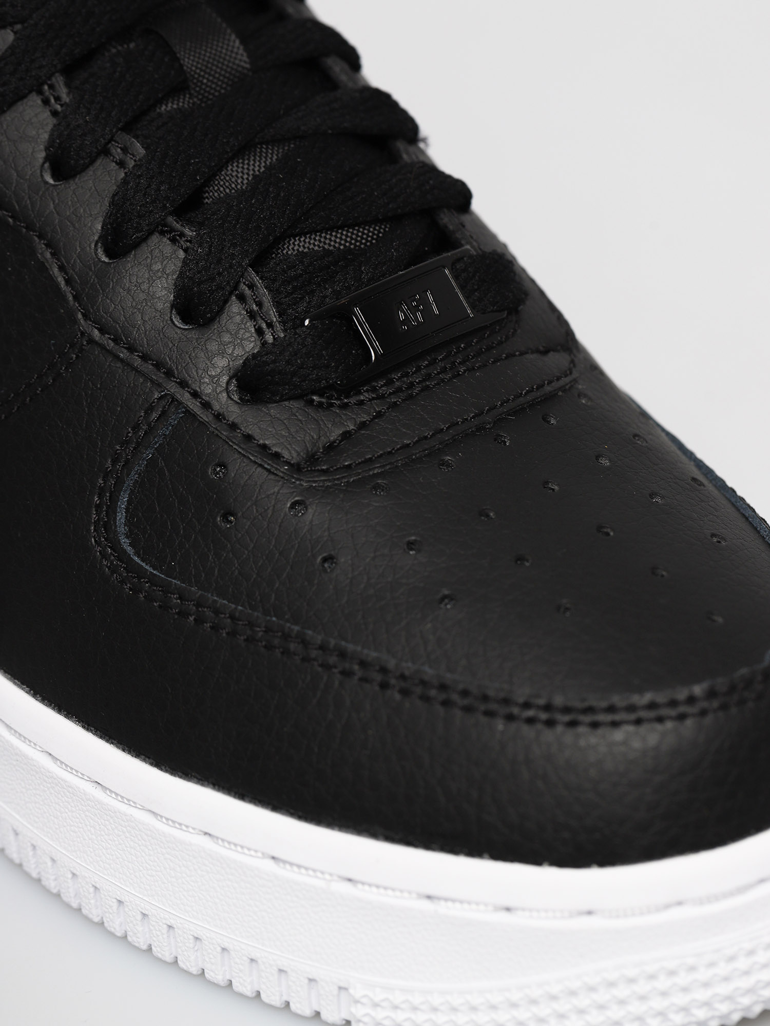 Buty Nike Air Force 1 07 Essential Wmn (black/black white)