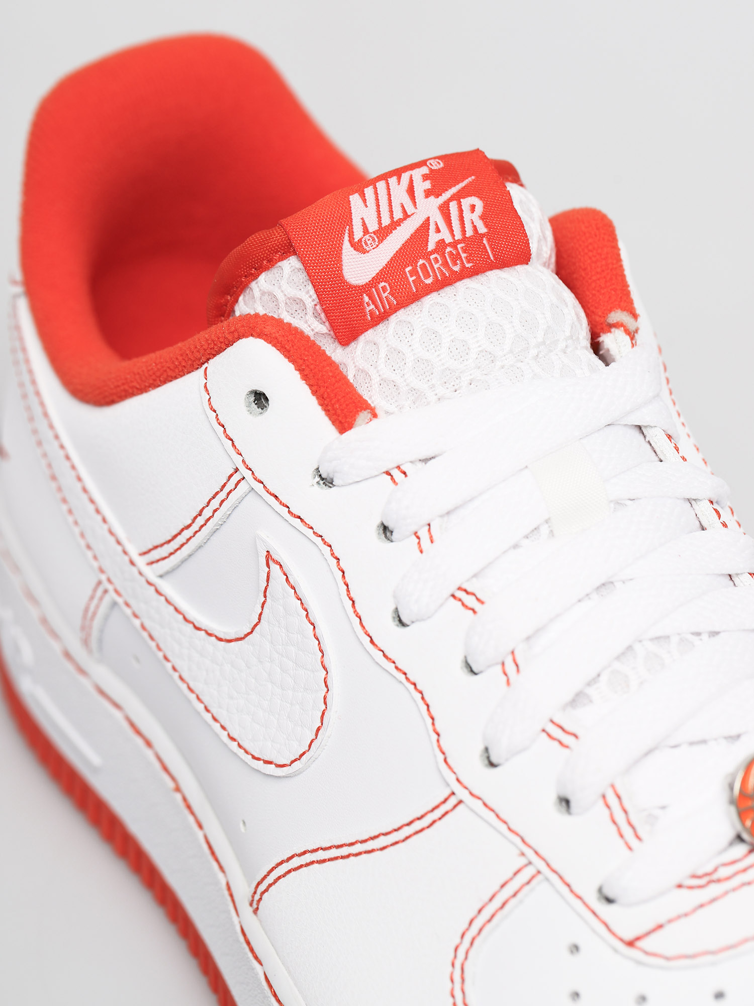 Buty Nike Air Force 1 07 Lv8 (white/team orange black)