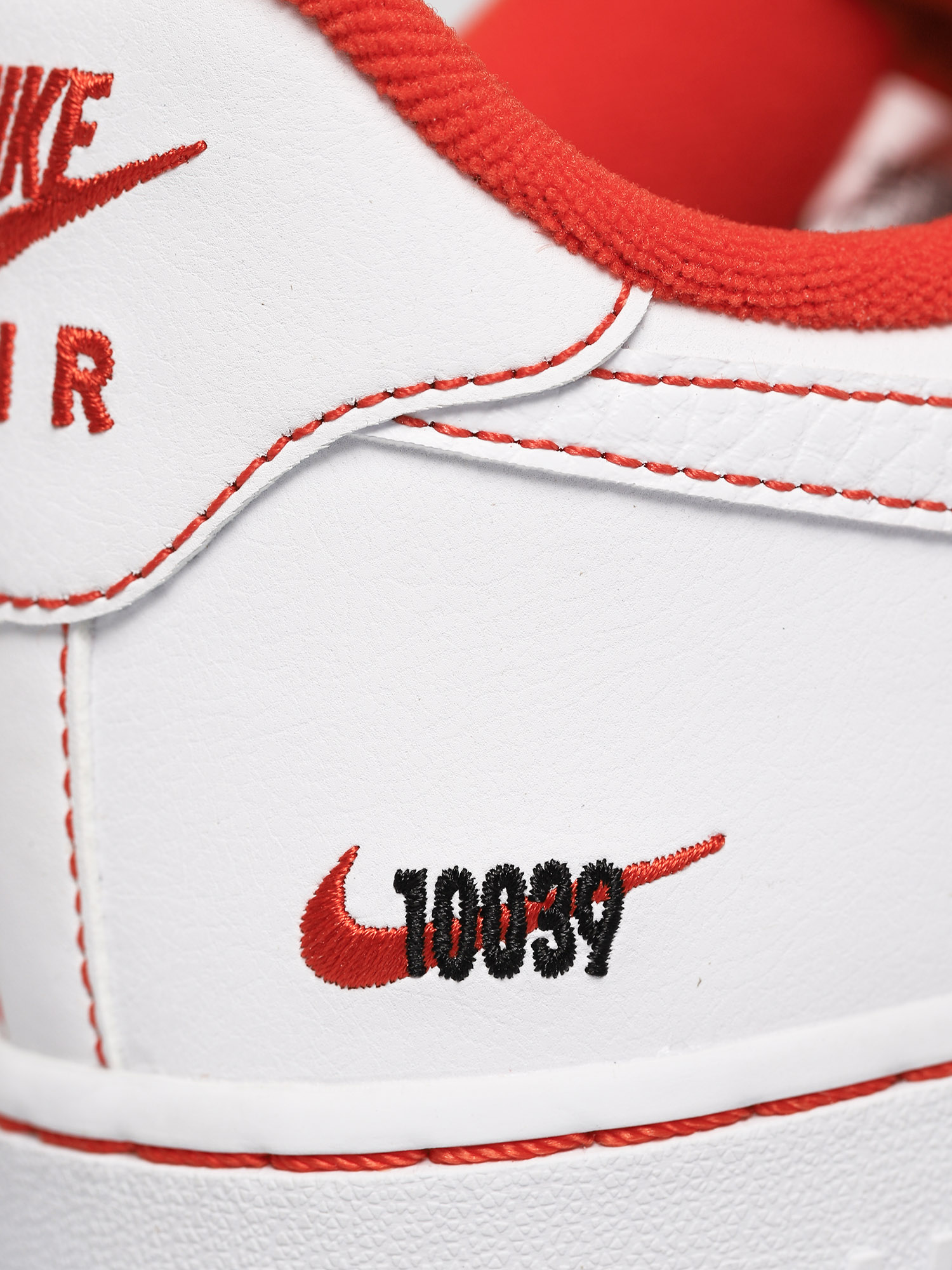 Buty Nike Air Force 1 07 Lv8 (white/team orange black)