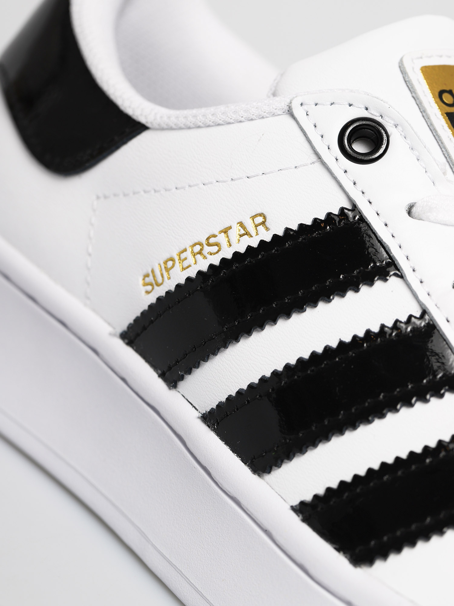 Buty adidas Originals Superstar Bold Wmn (ftwwht/cblack/goldmt)