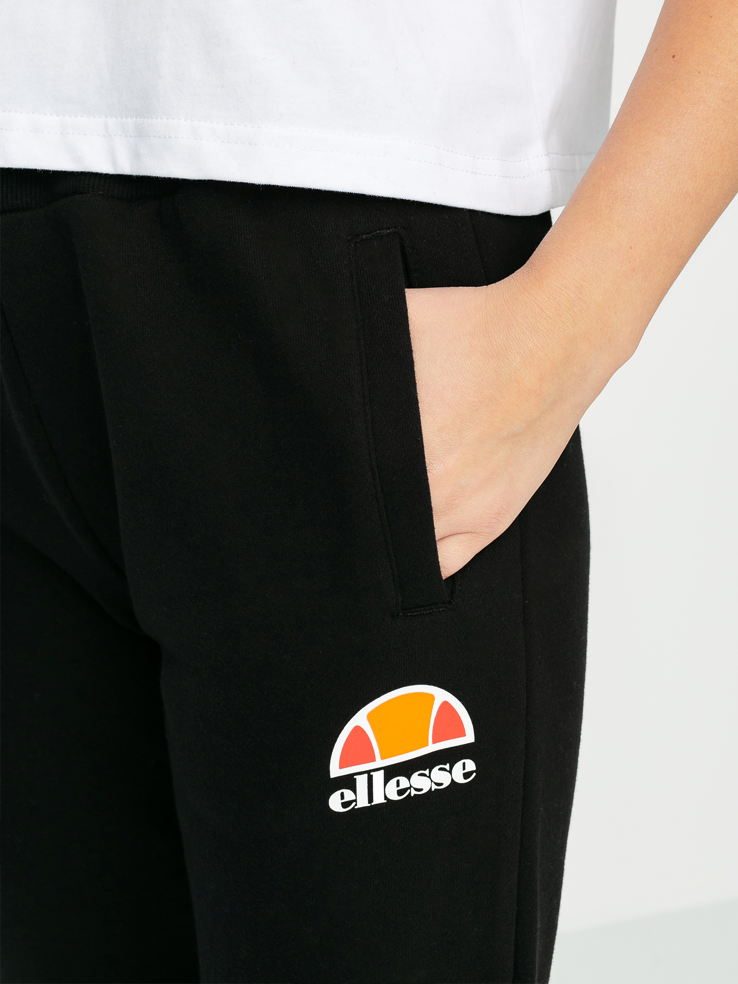 Spodnie Ellesse Queenstown Wmn (black)
