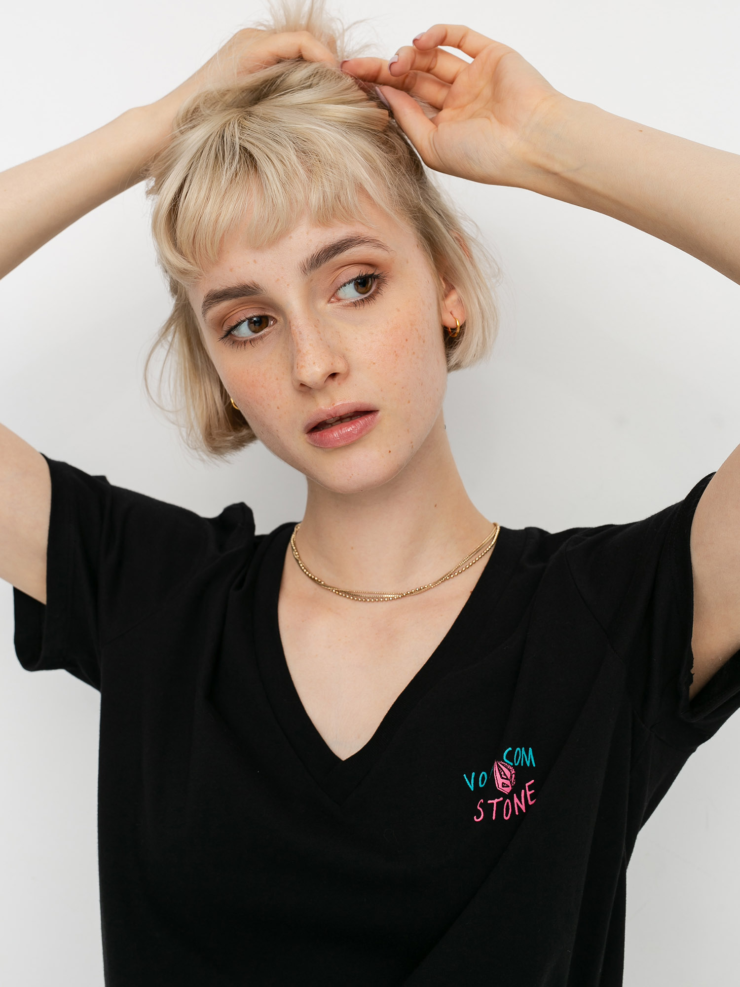 T-shirt Volcom Ozzy Alien Vneck Wmn (black)