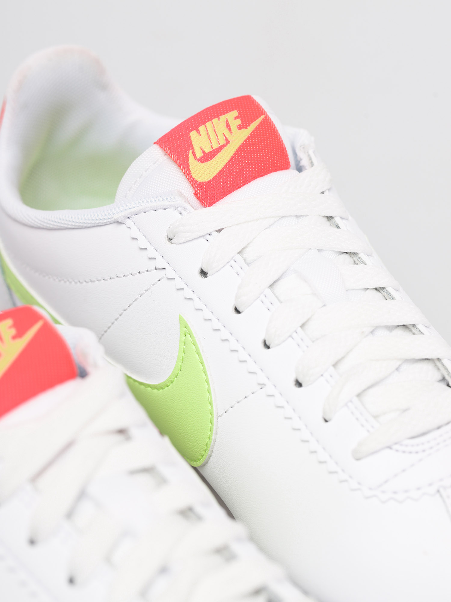 Buty Nike Classic Cortez Wmn (white/barely volt flash crimson)