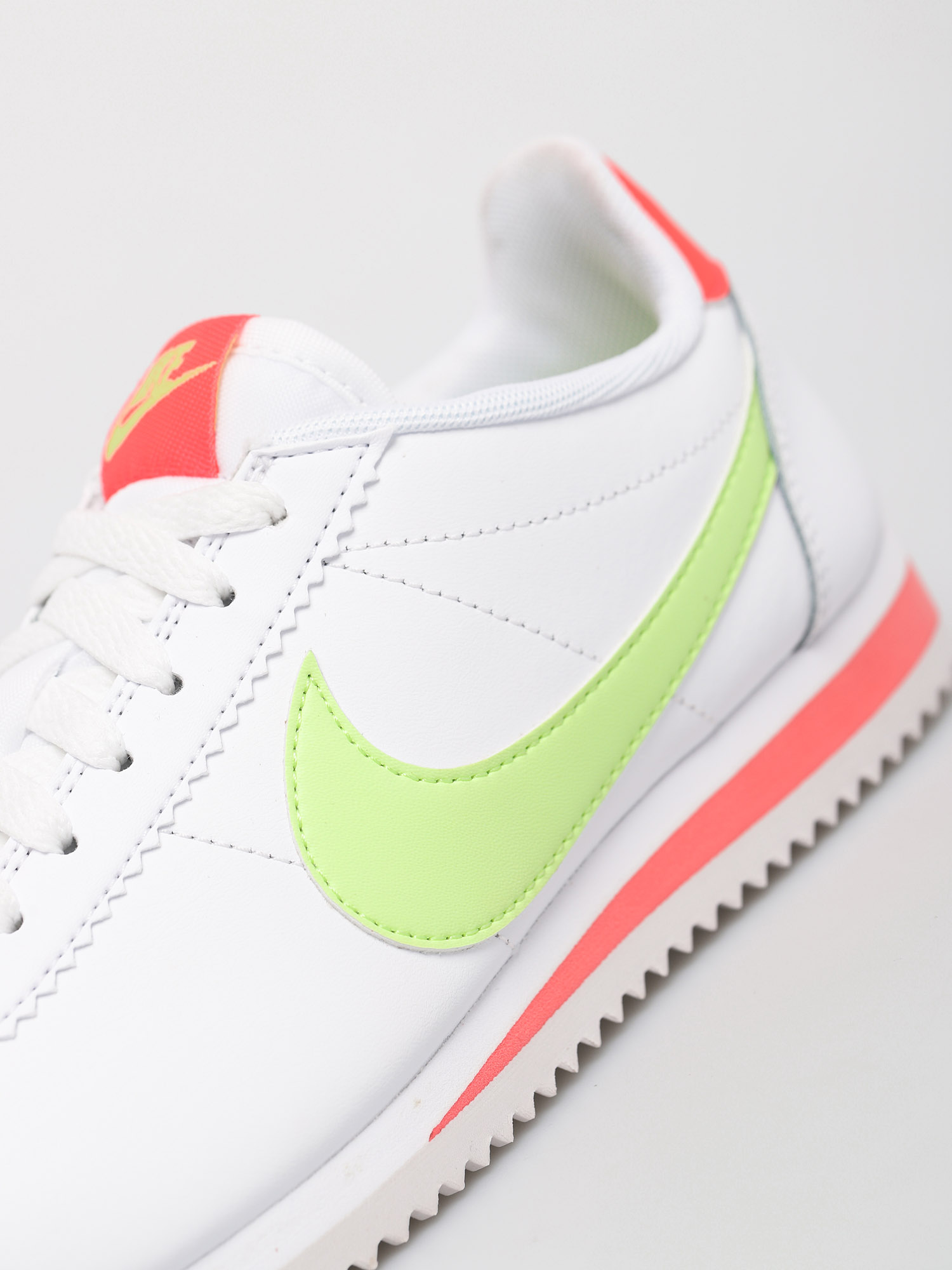 Buty Nike Classic Cortez Wmn (white/barely volt flash crimson)