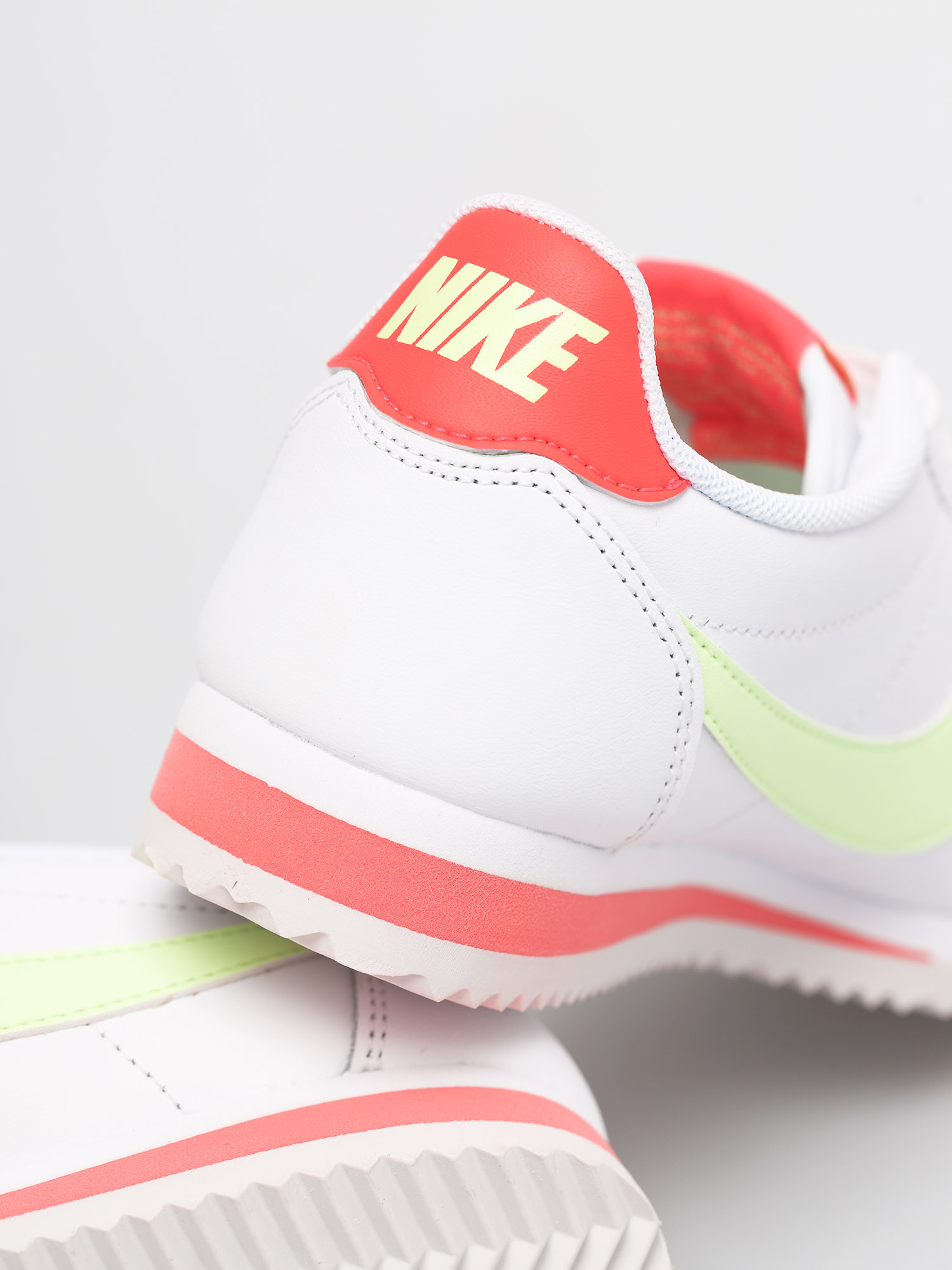 Buty Nike Classic Cortez Wmn (white/barely volt flash crimson)