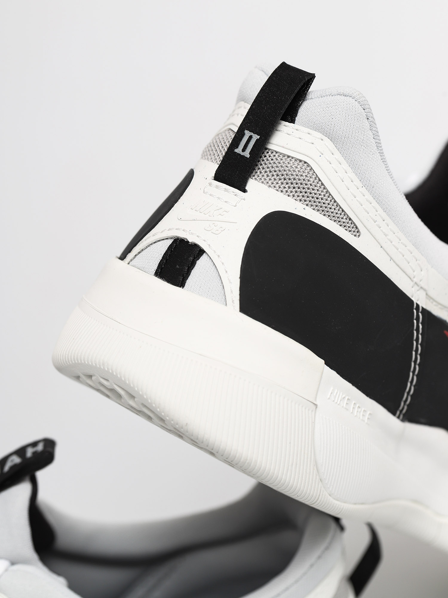 Buty Nike SB Nyjah Free 2 0 (black/sport red metallic silver black)