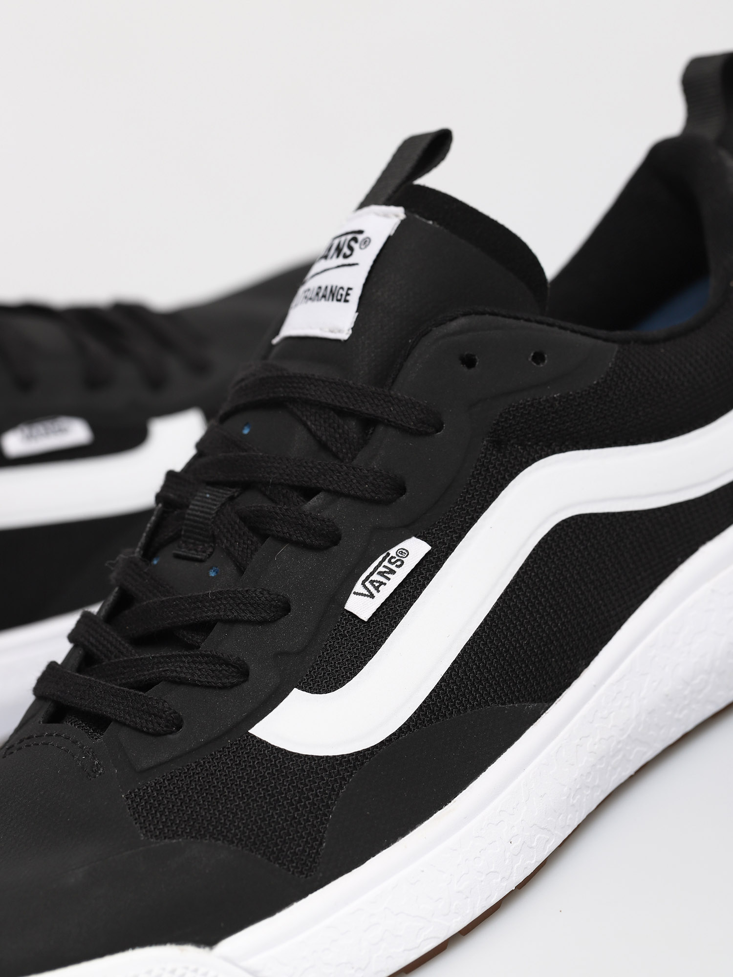 Buty Vans Ultrarange Exo (black)