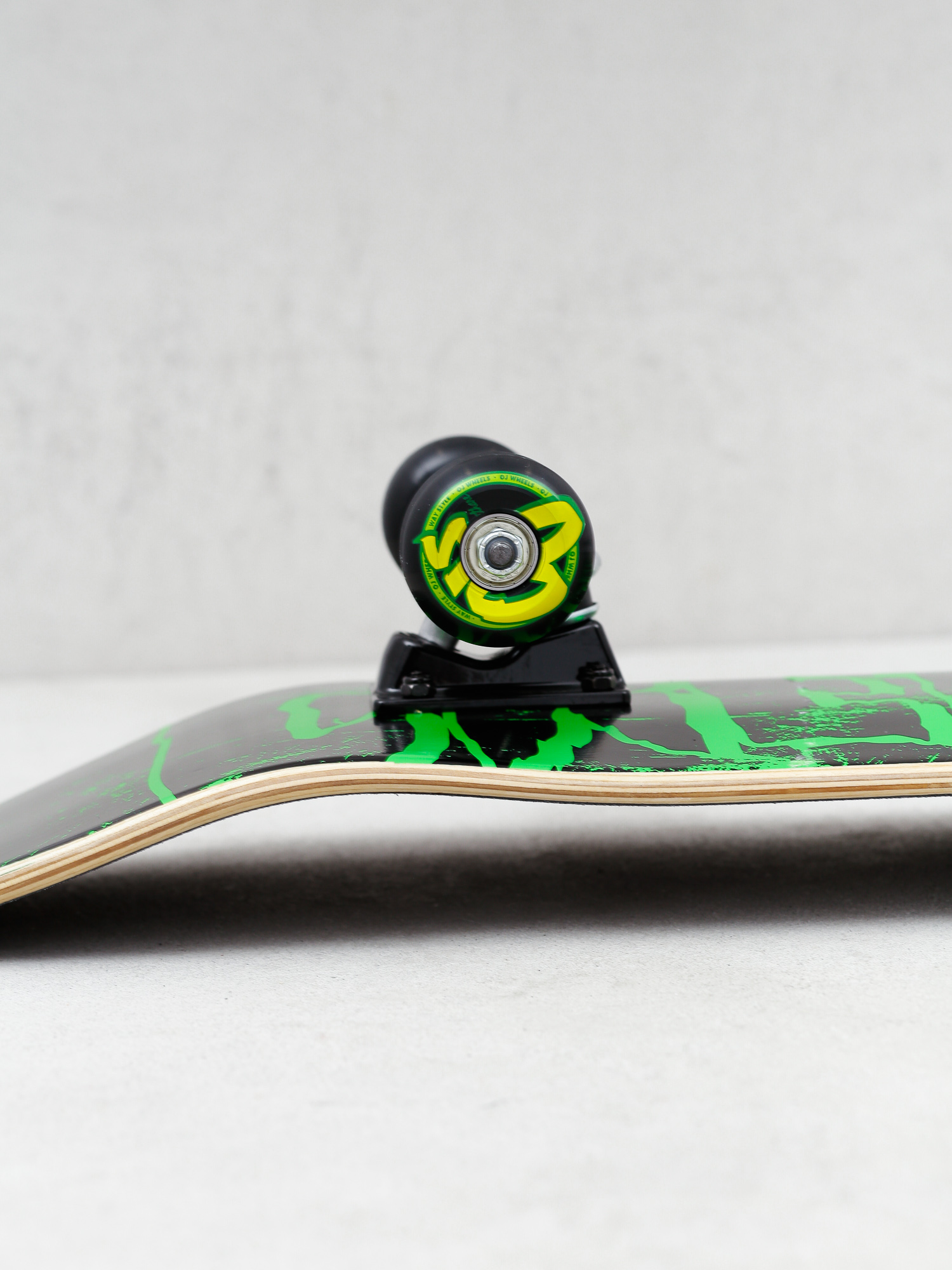 Deskorolka Creature Logo Erosion (black/green)