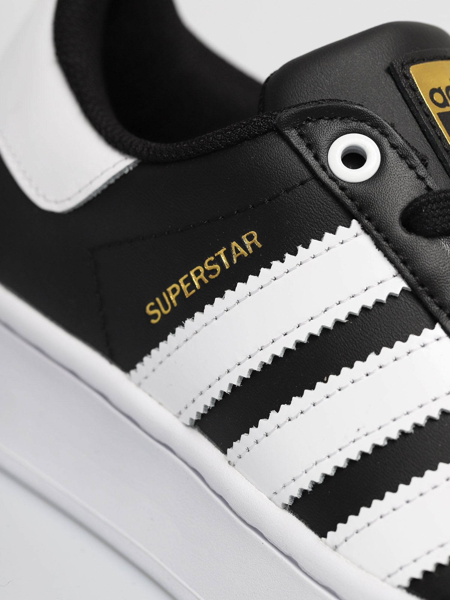 Buty adidas Originals Superstar Bold Wmn (cblack/ftwwht/goldmt)