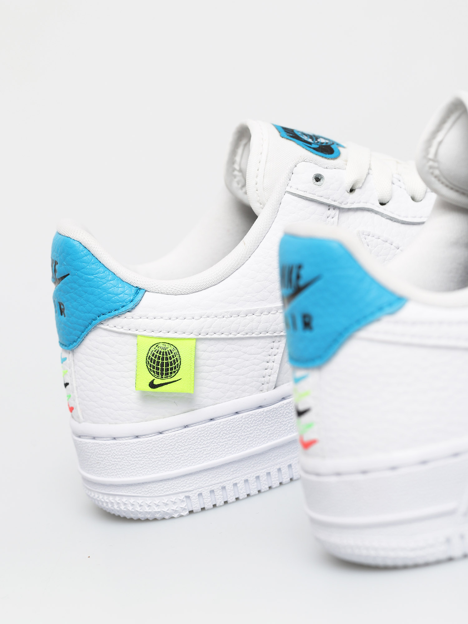 Buty Nike Air Force 1 07 Se Wmn (white/white volt laser blue)
