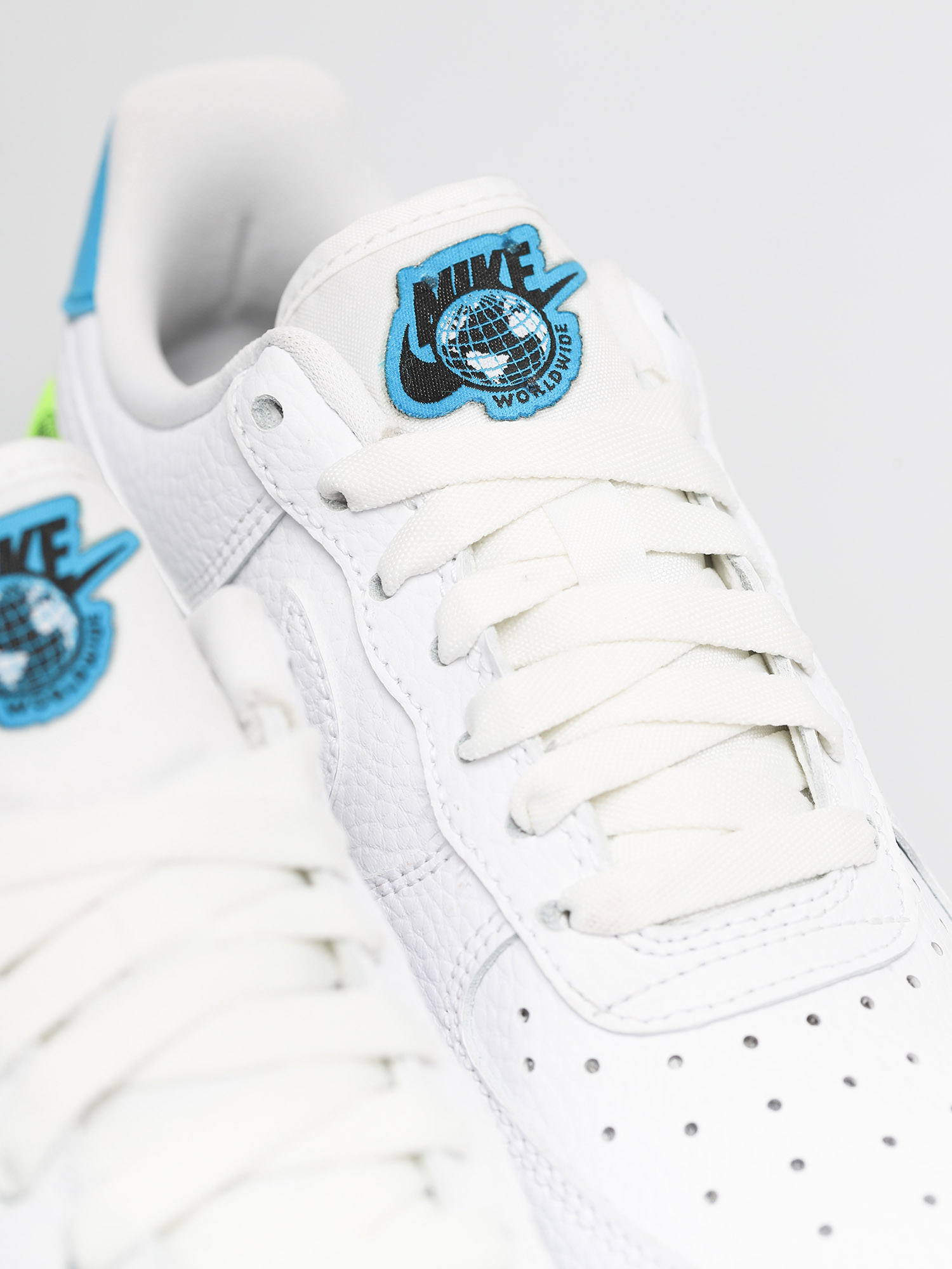 Buty Nike Air Force 1 07 Se Wmn (white/white volt laser blue)