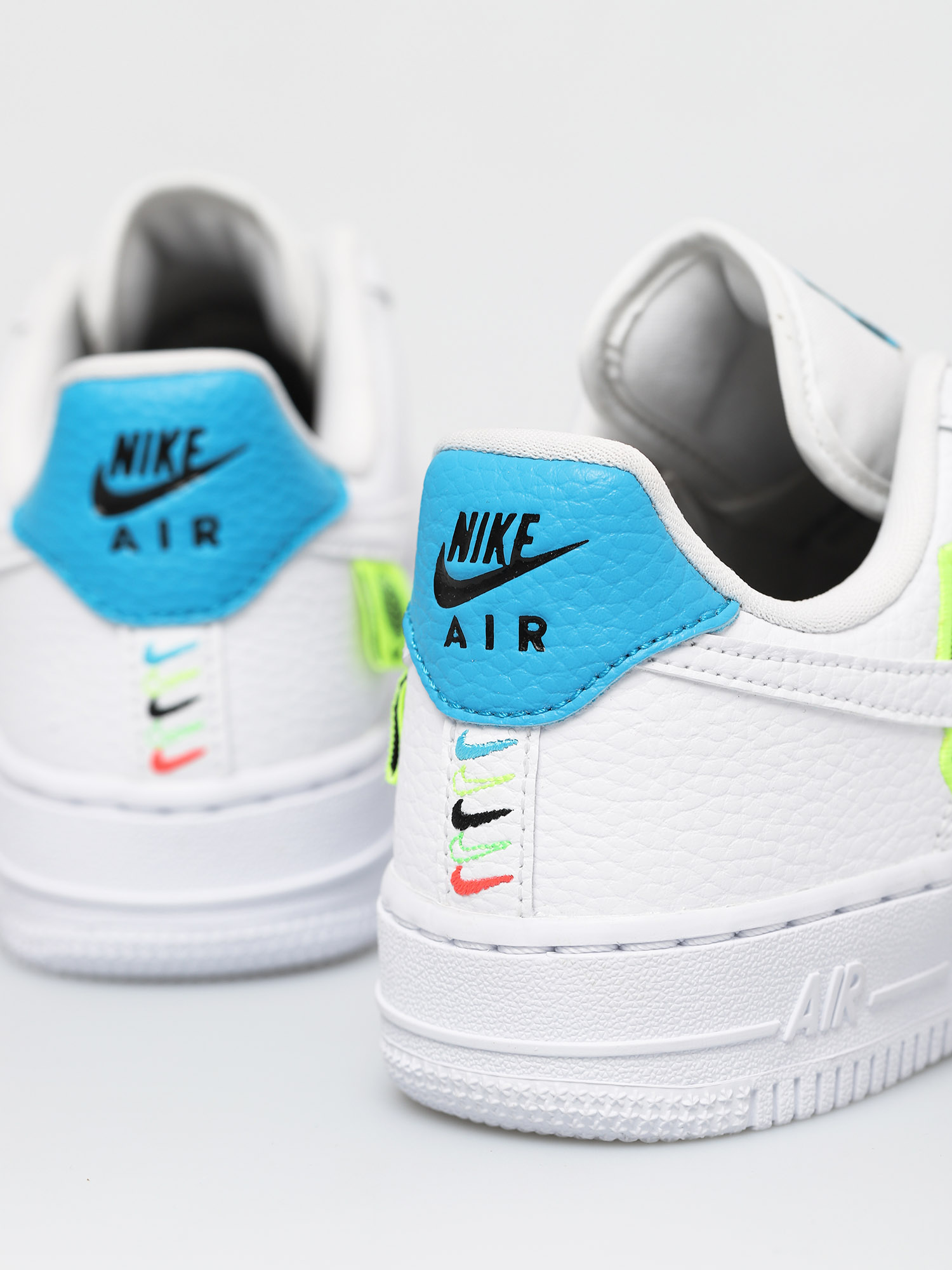 Buty Nike Air Force 1 07 Se Wmn (white/white volt laser blue)