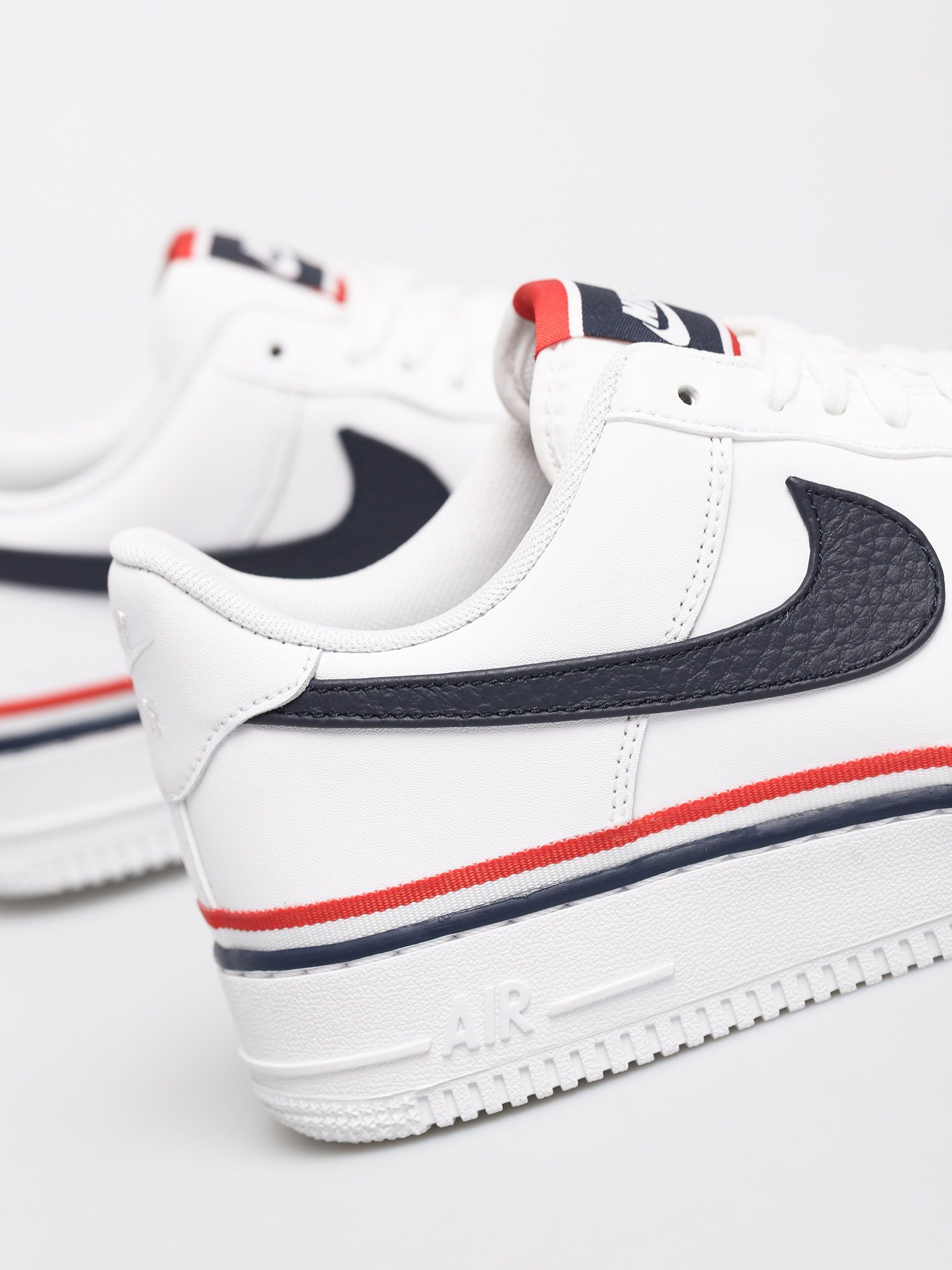 Buty Nike Air Force 1 07 Lv8 (white/obsidian habanero red)
