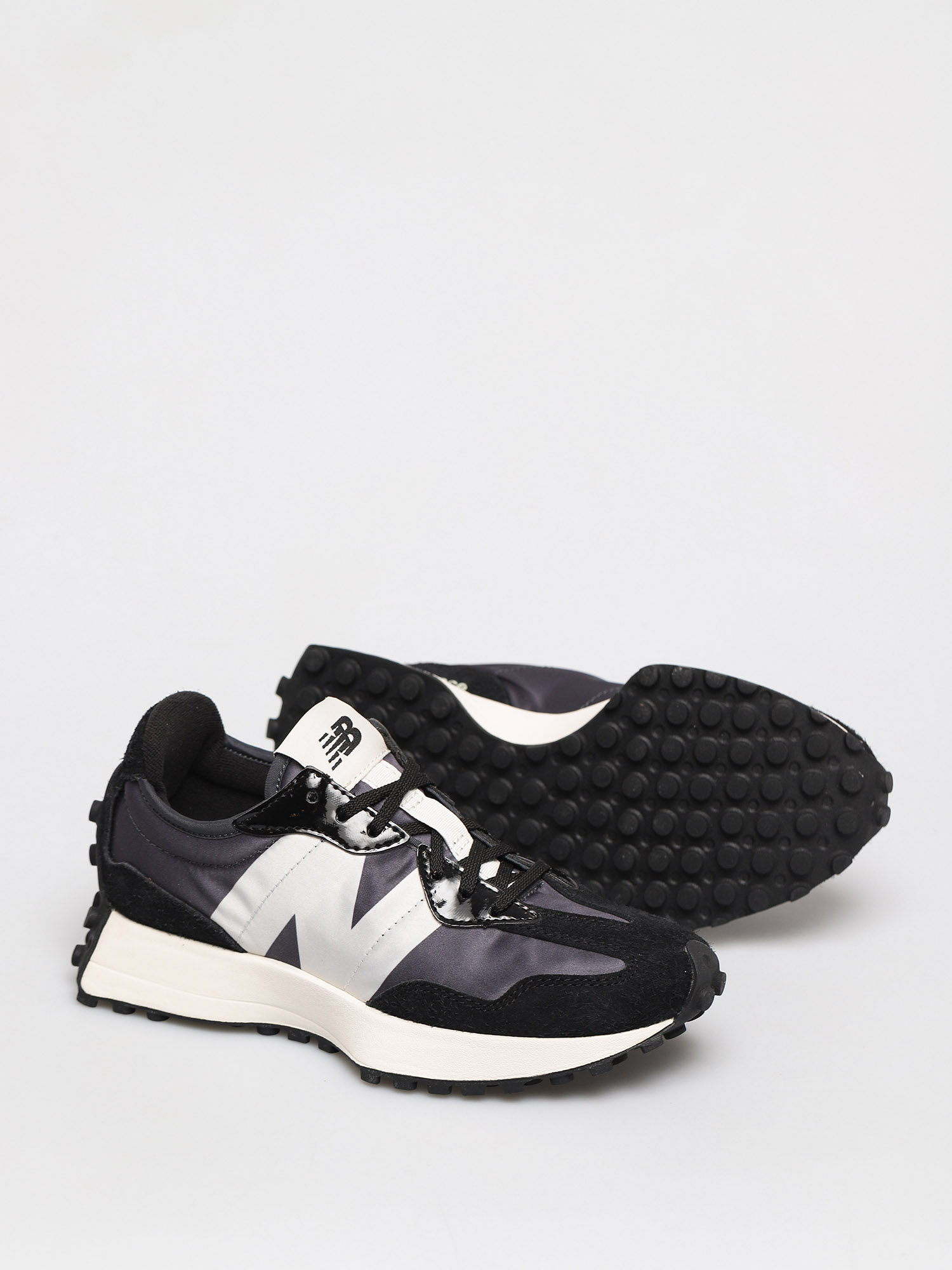 Buty New Balance 327 Wmn (black grey)