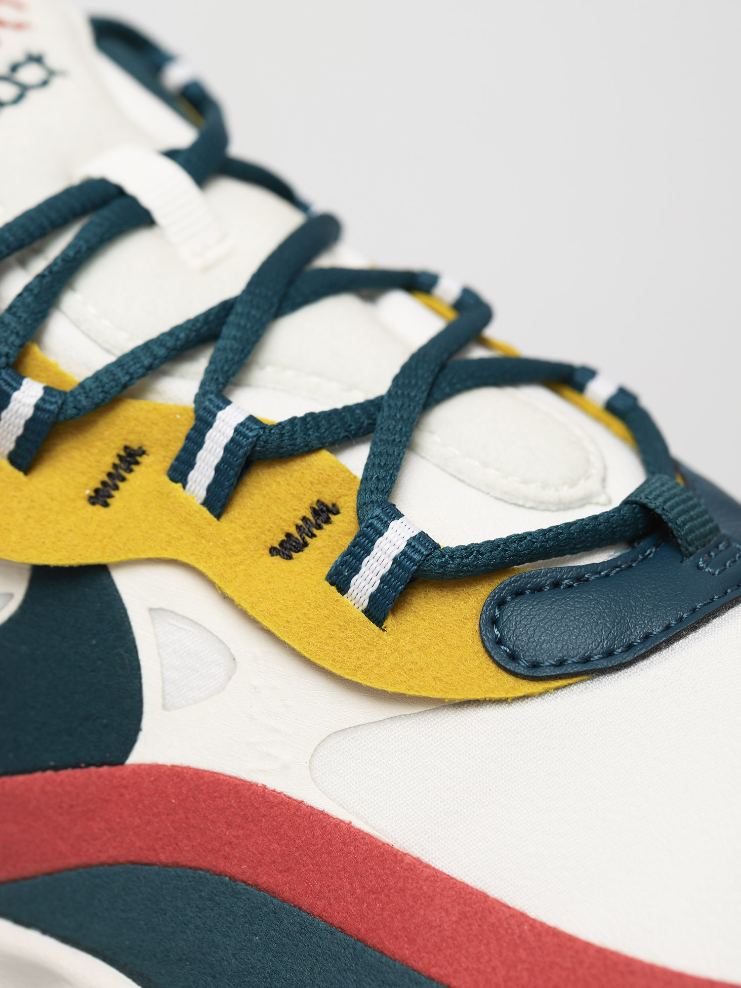 Buty Nike Air Max 270 React (summit white/midnight turq pueblo red)