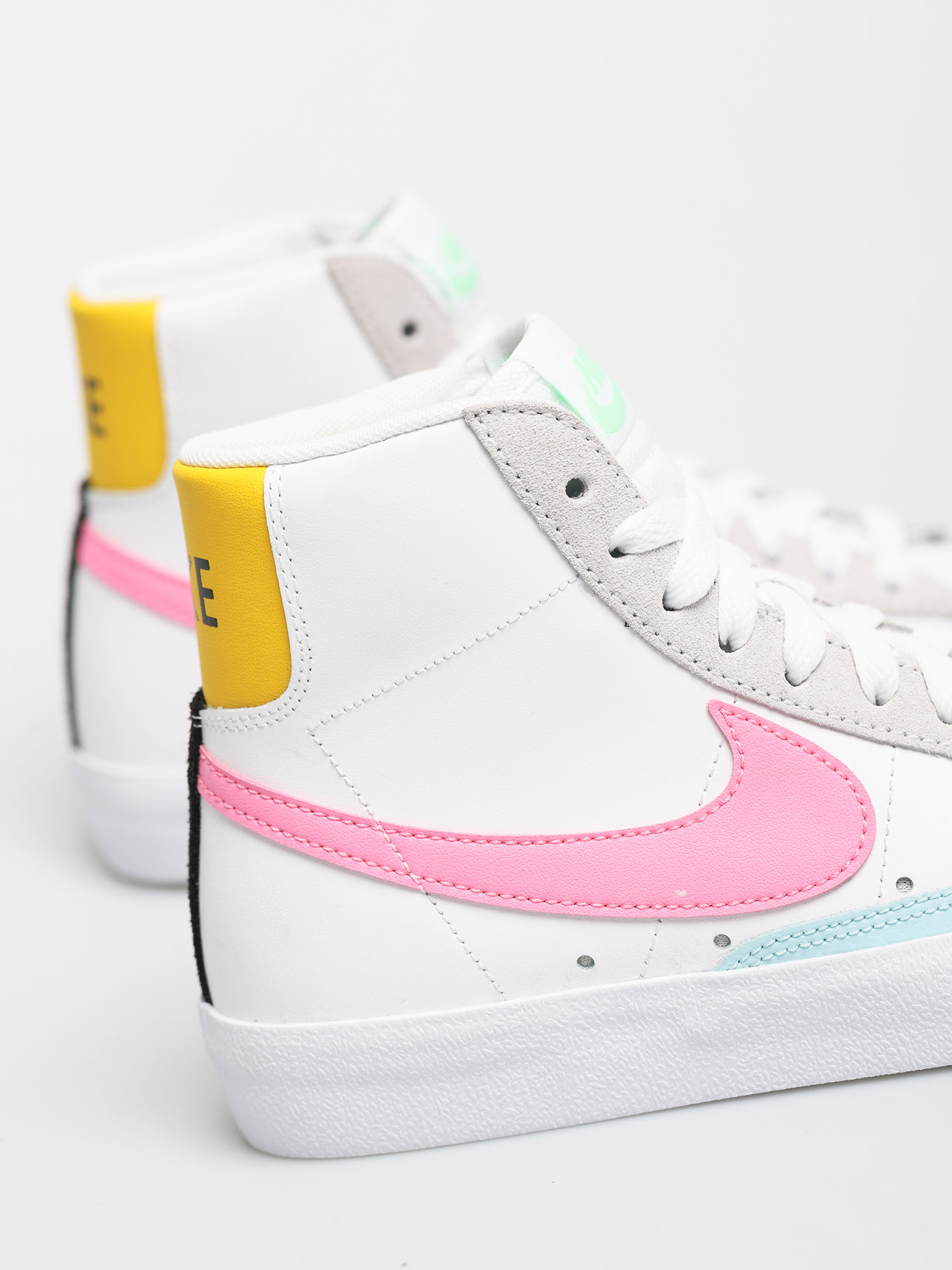 Buty Nike Blazer Mid Vntg 77 Wmn (white/pink glow pure platinum)