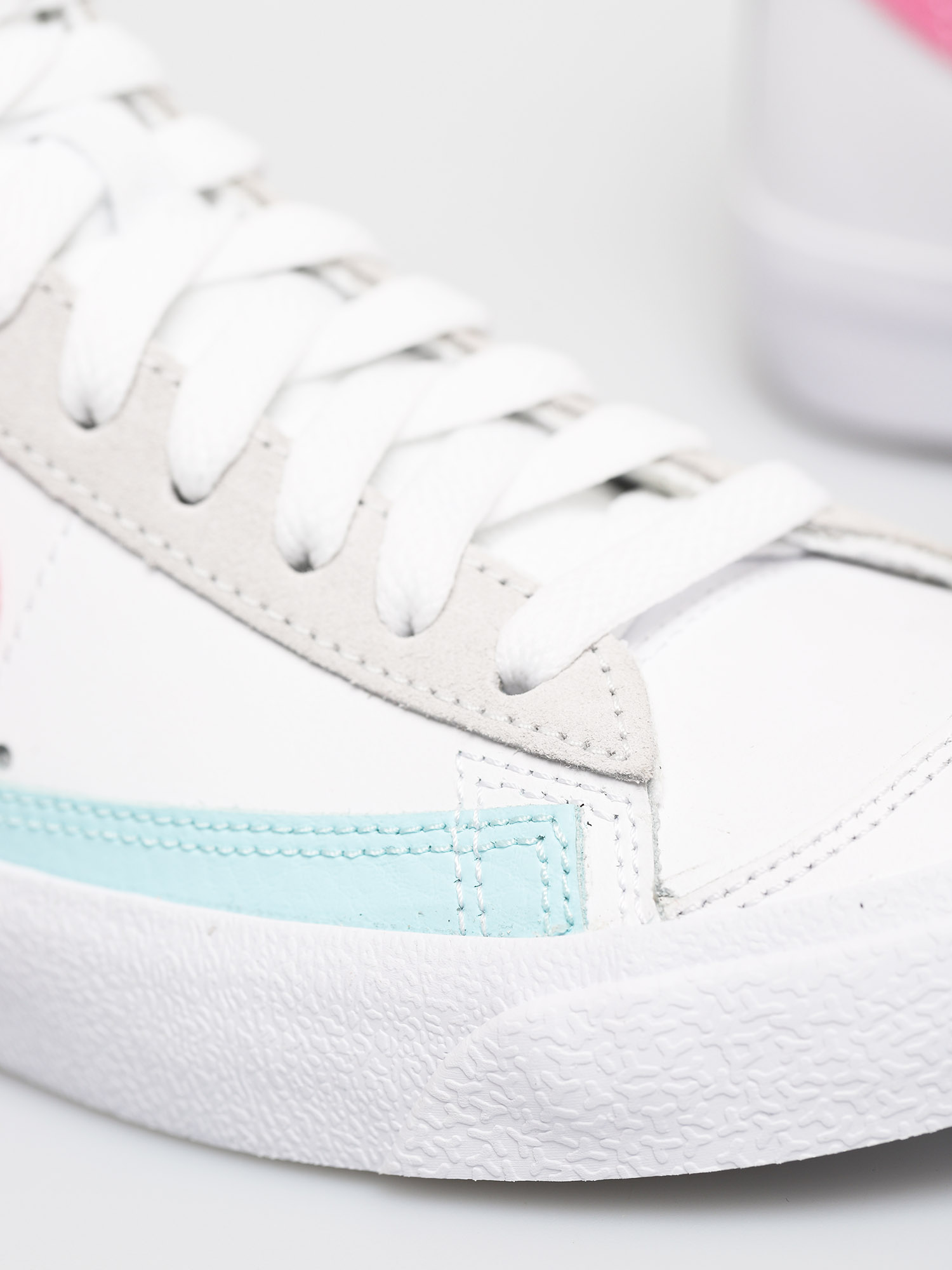 Buty Nike Blazer Mid Vntg 77 Wmn (white/pink glow pure platinum)