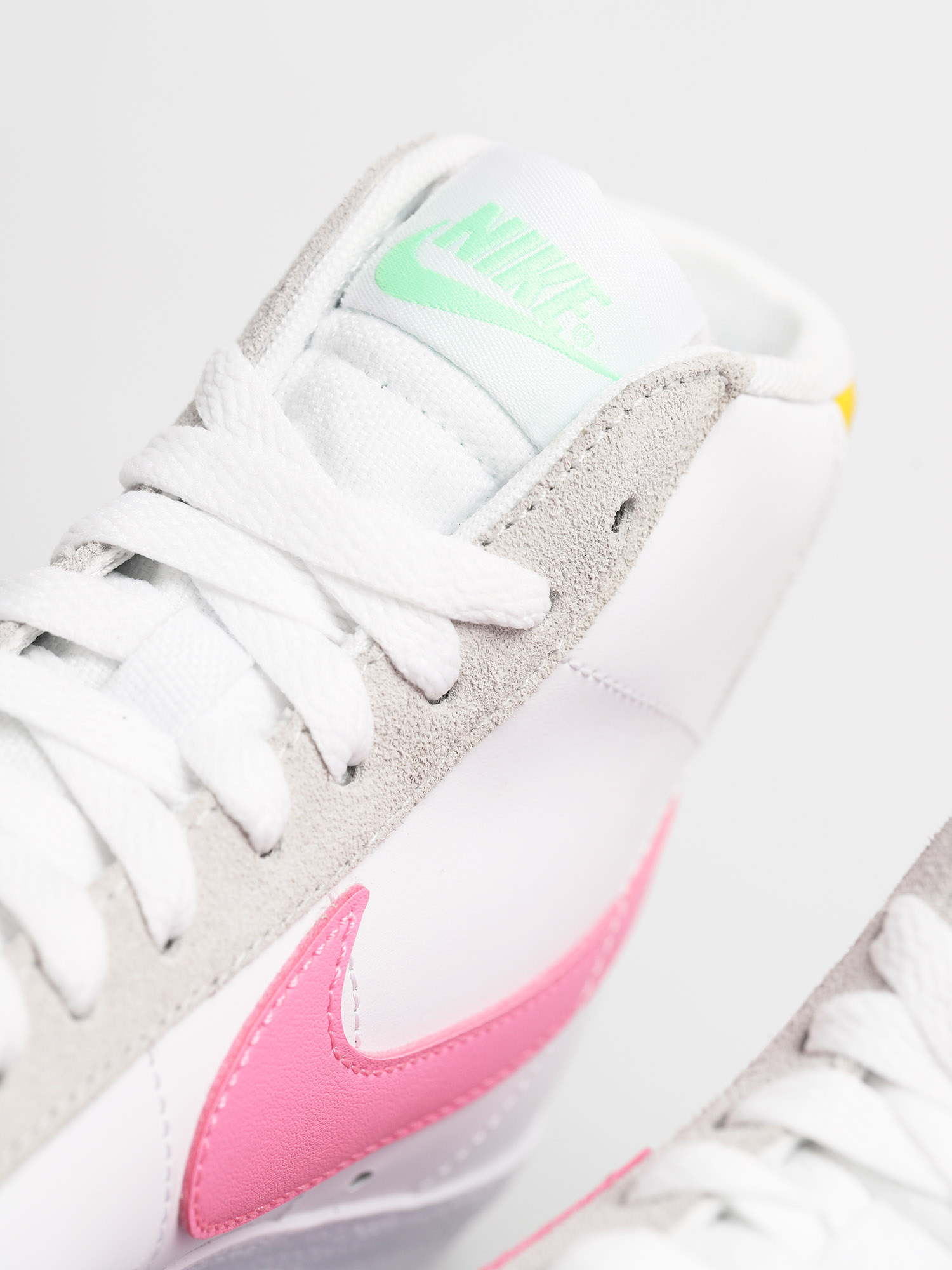Buty Nike Blazer Mid Vntg 77 Wmn (white/pink glow pure platinum)