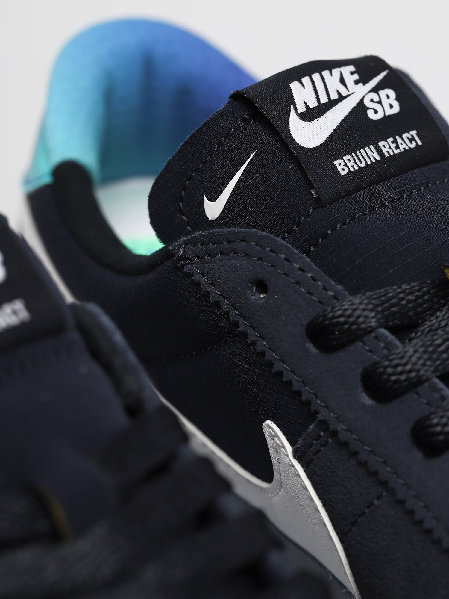 Buty Nike SB Bruin React T (dark obsidian/white hyper jade)