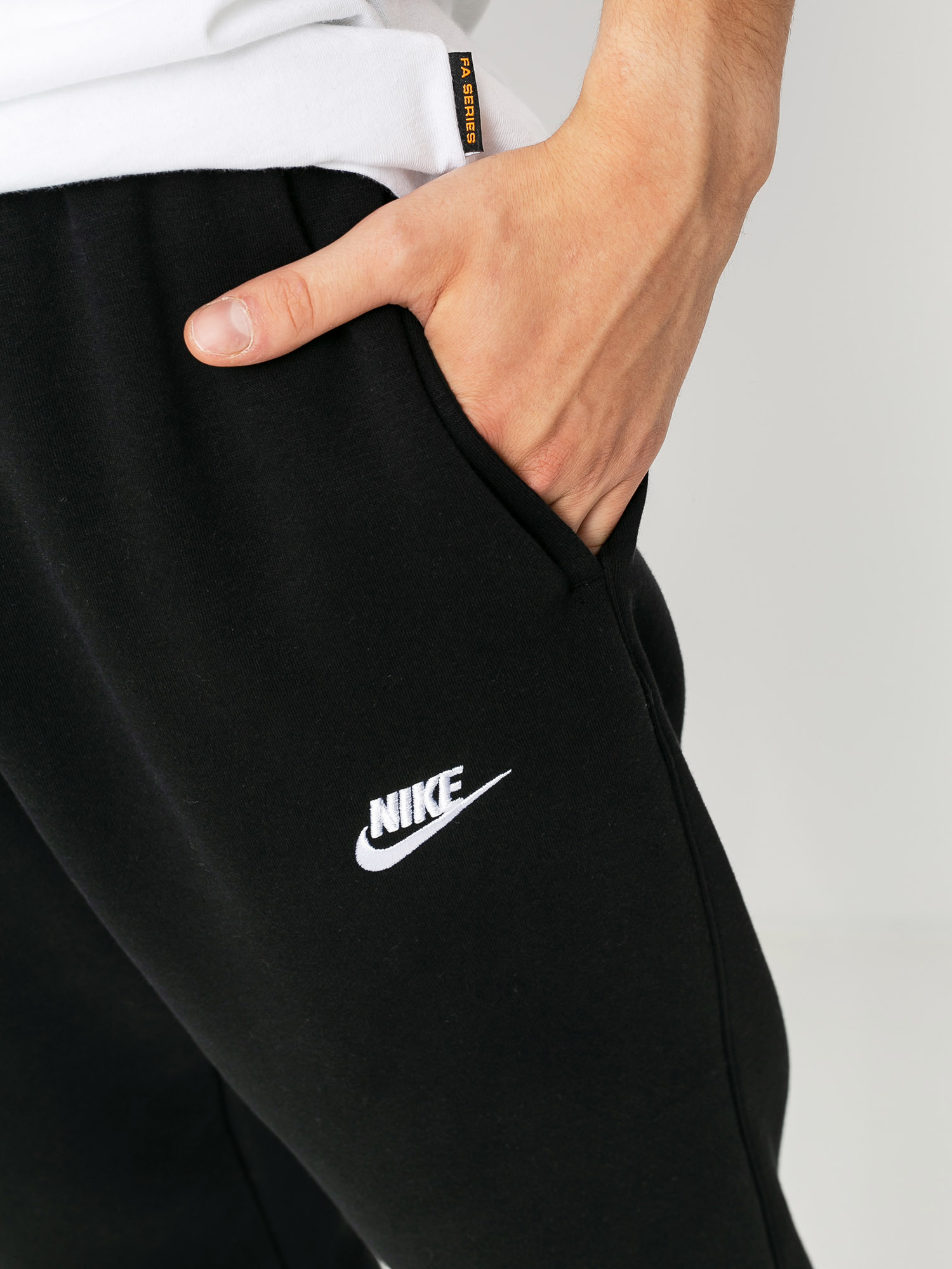 Spodnie Nike Club Jogger (black/black/white)