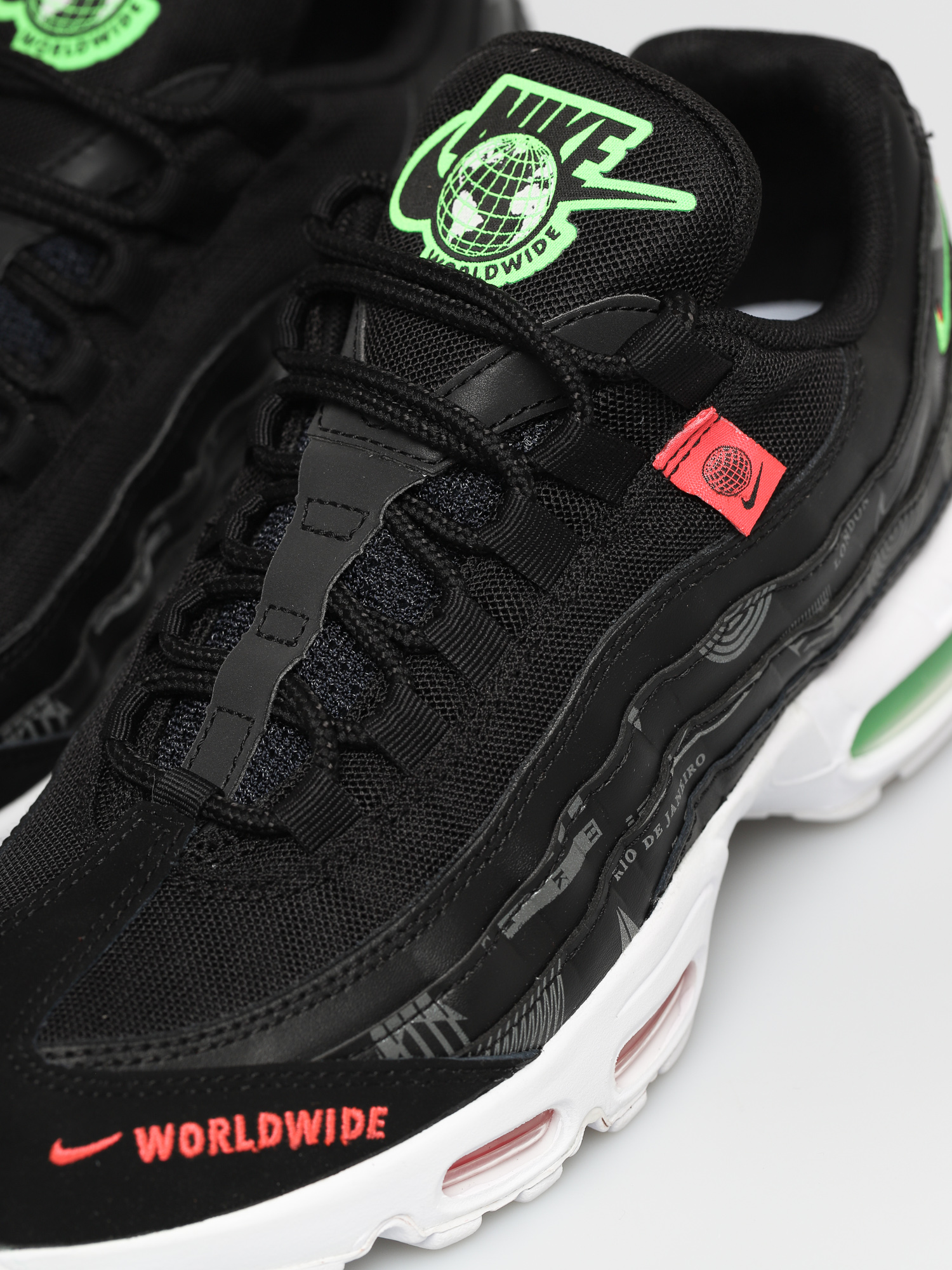 Buty Nike Air Max 95 SE (black/white green strike flash crimson)