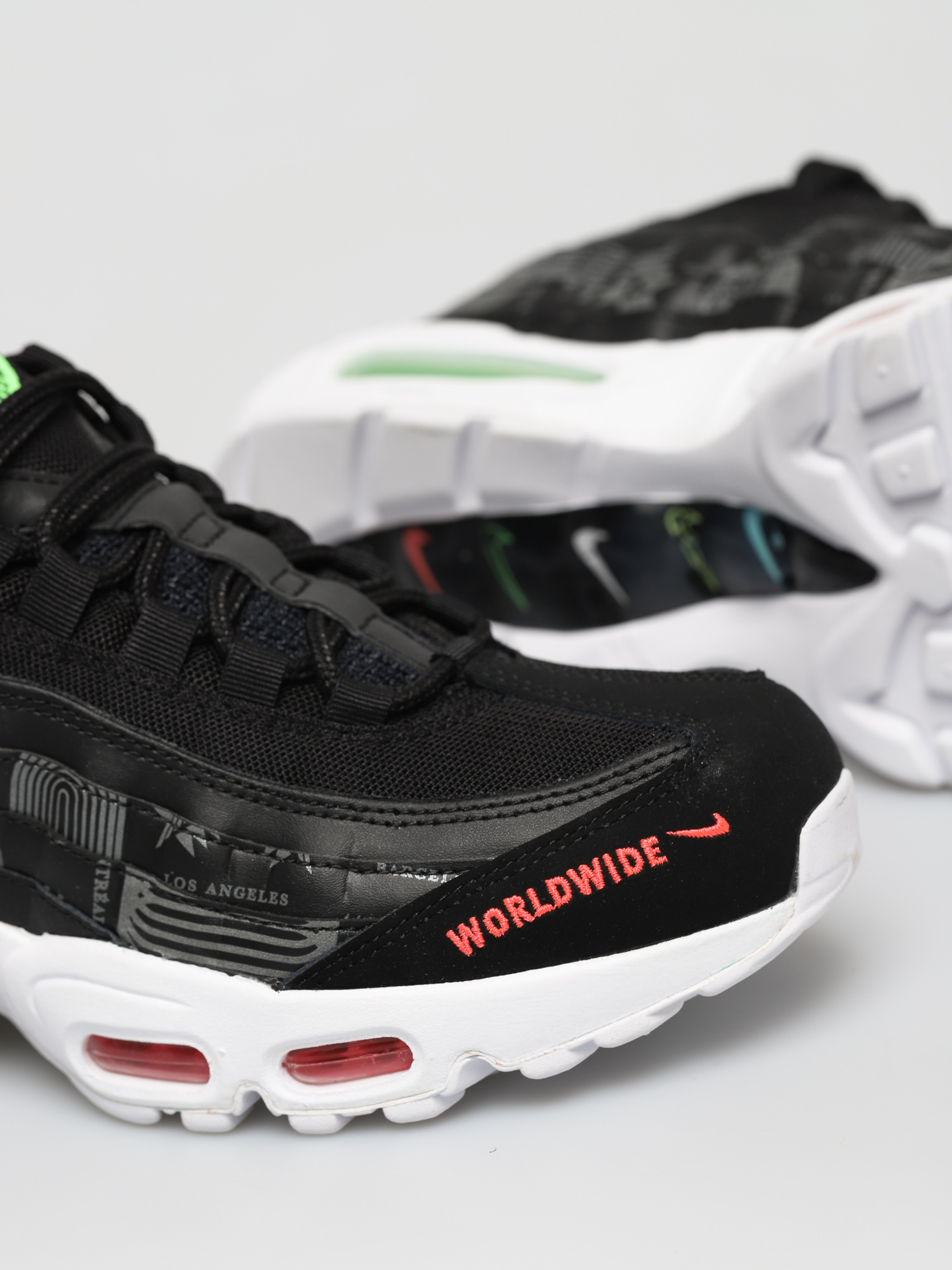 Buty Nike Air Max 95 SE (black/white green strike flash crimson)