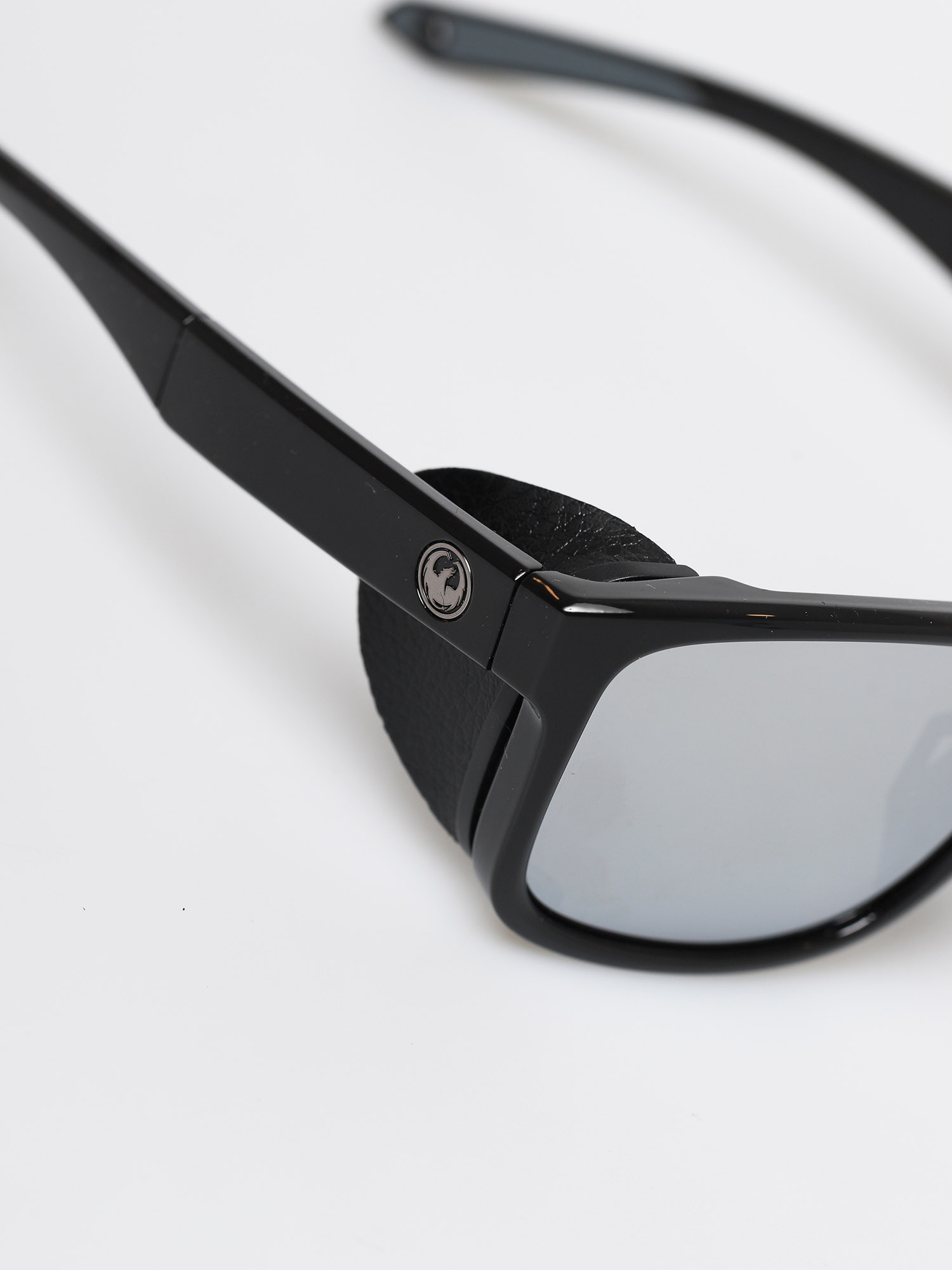 Okulary przeciwsłoneczne Dragon Latitude (black/ll super strong silver i)